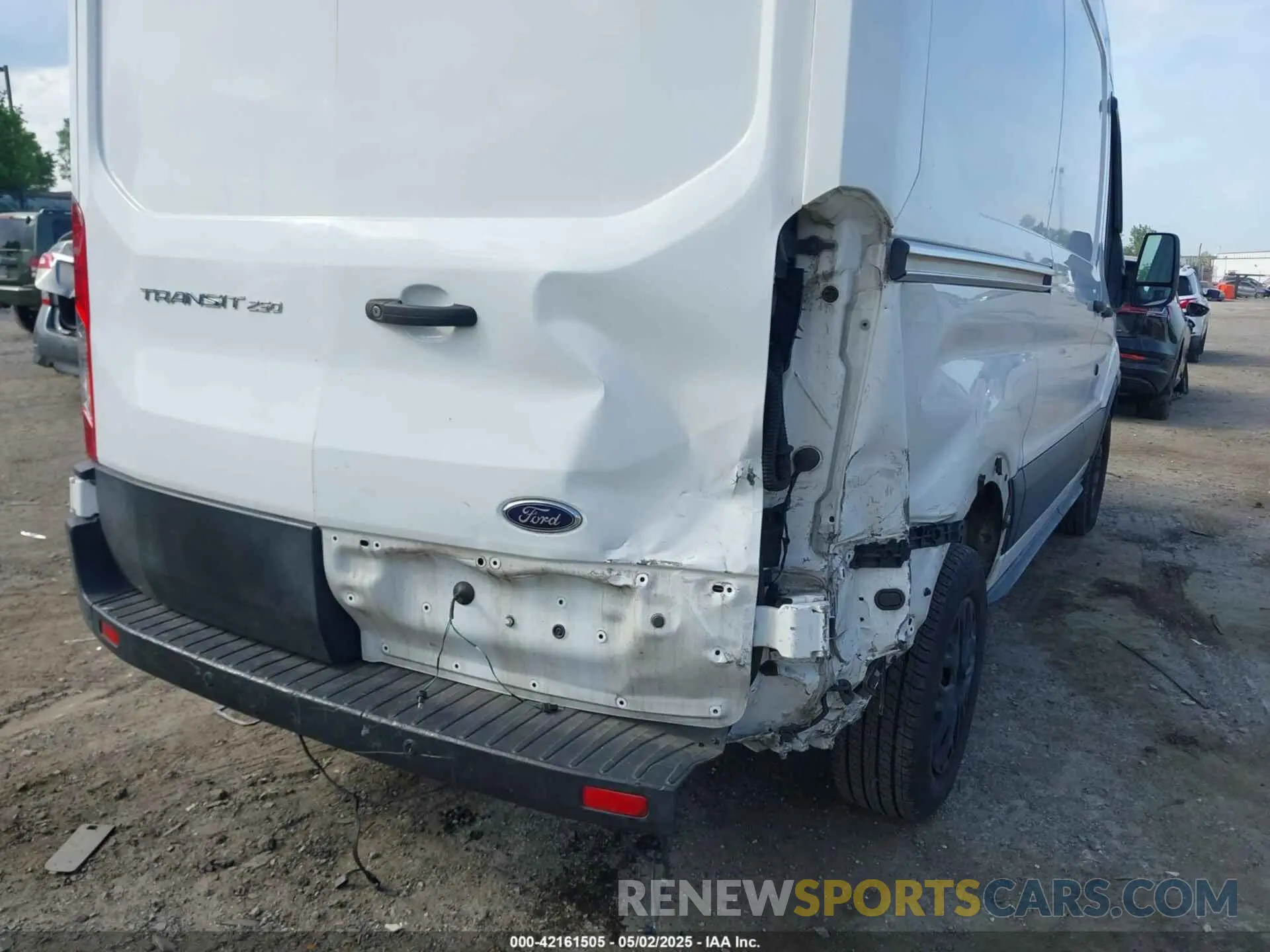 6 Photograph of a damaged car 1FTYR1CM2KKA03941 FORD TRANSIT-250 2019