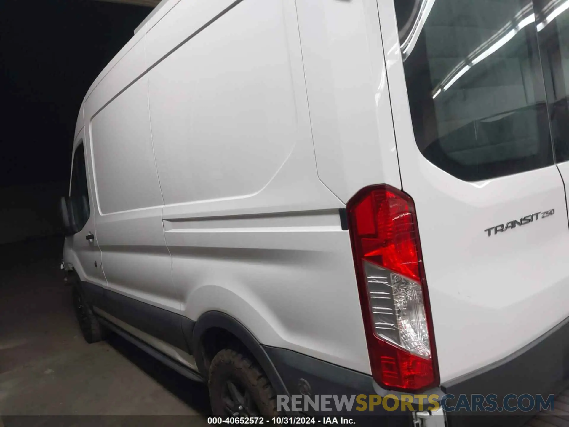 14 Photograph of a damaged car 1FTYR1CM4KKA00653 FORD TRANSIT-250 2019