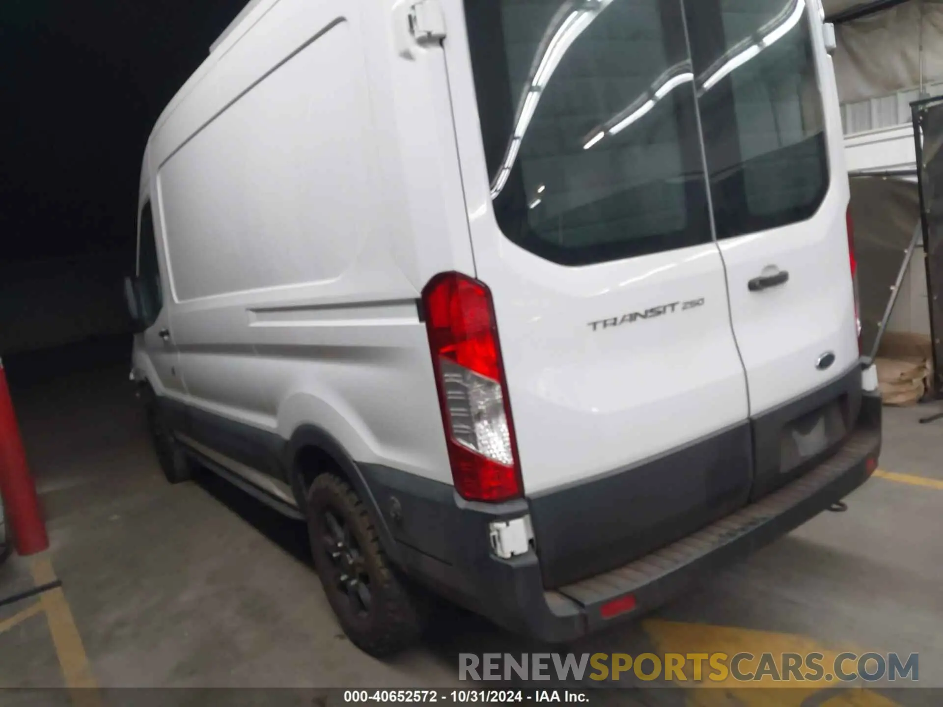 3 Photograph of a damaged car 1FTYR1CM4KKA00653 FORD TRANSIT-250 2019