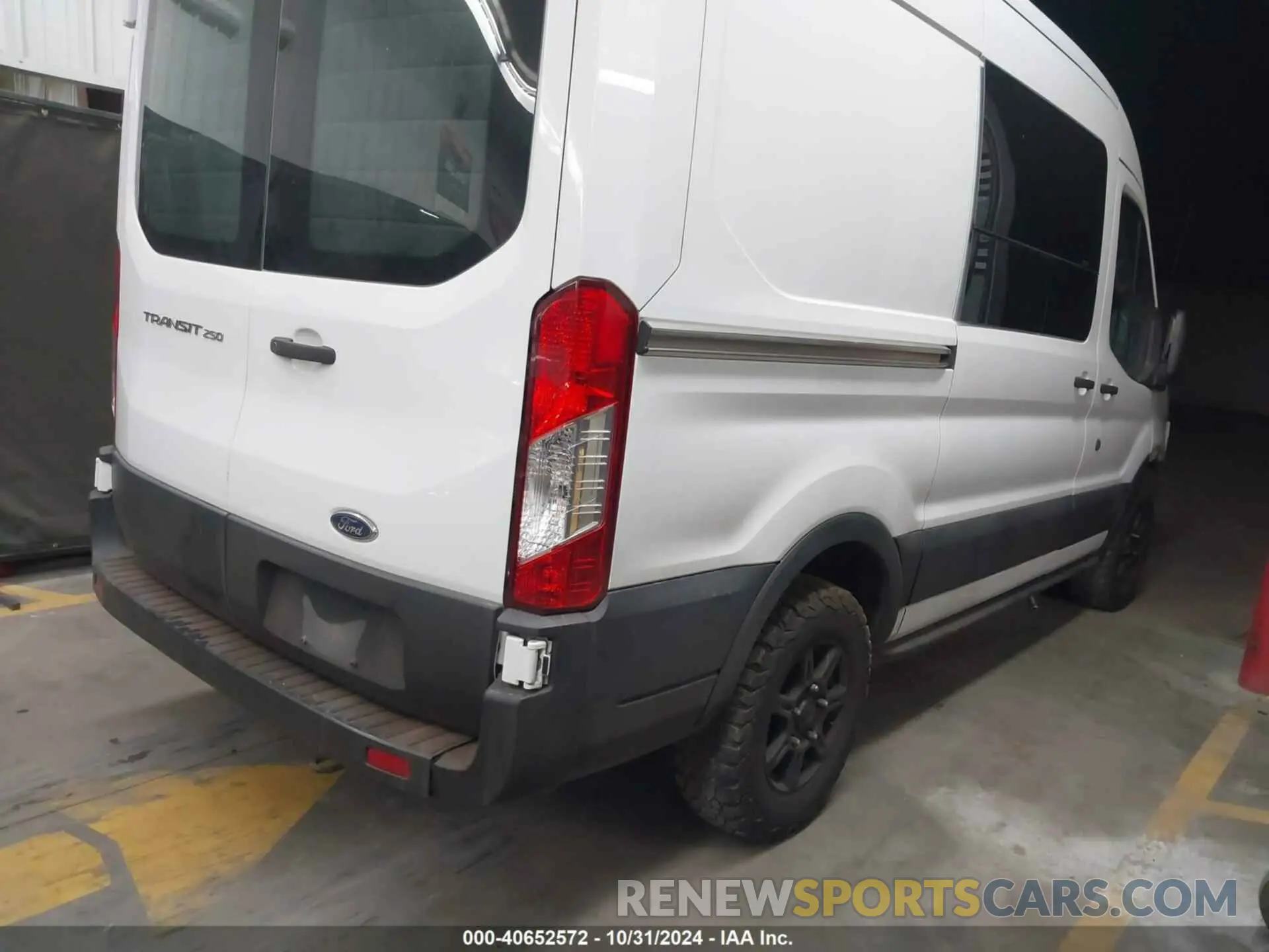 4 Photograph of a damaged car 1FTYR1CM4KKA00653 FORD TRANSIT-250 2019