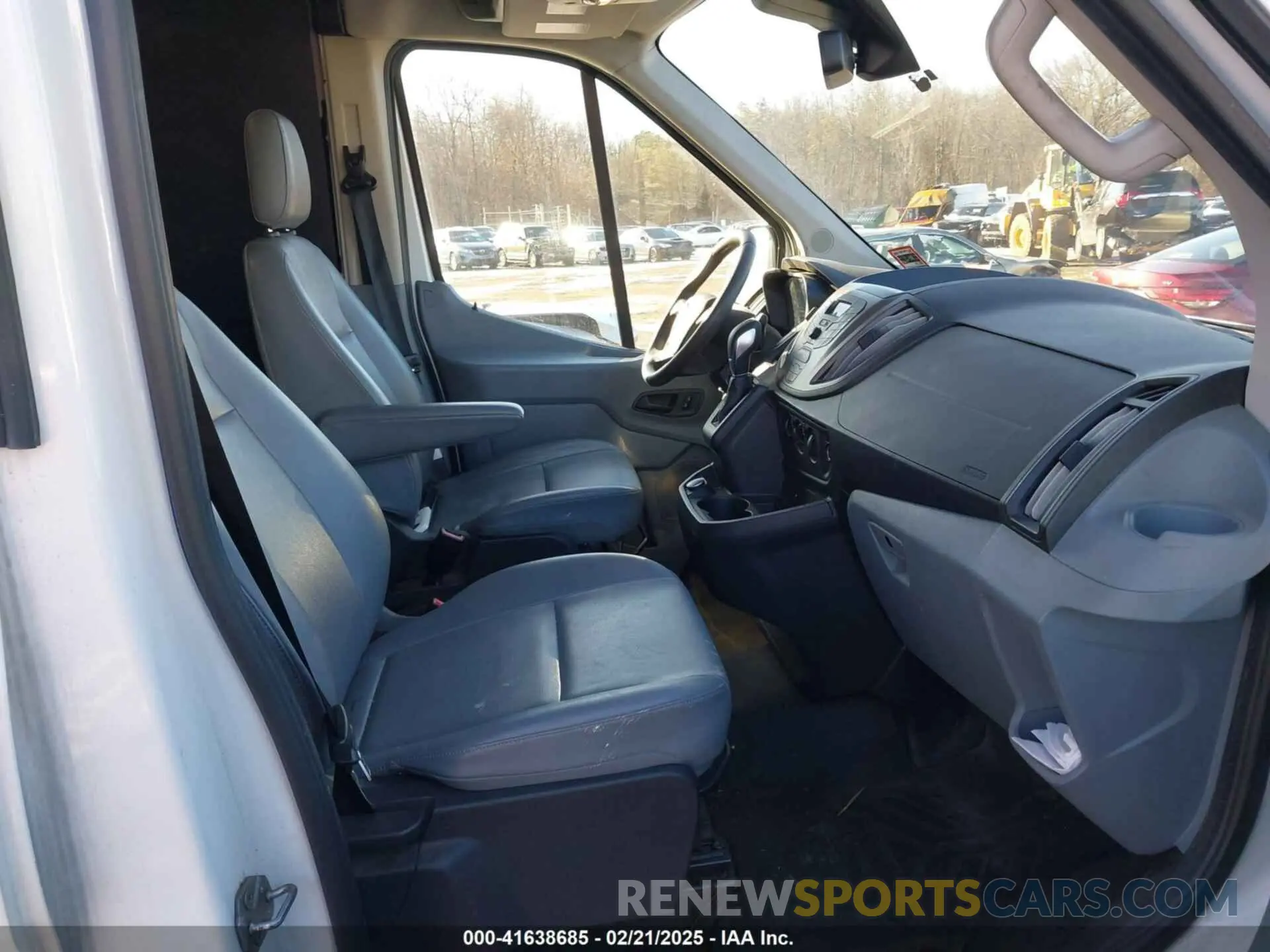 5 Photograph of a damaged car 1FTYR1CM6KKB81786 FORD TRANSIT-250 2019