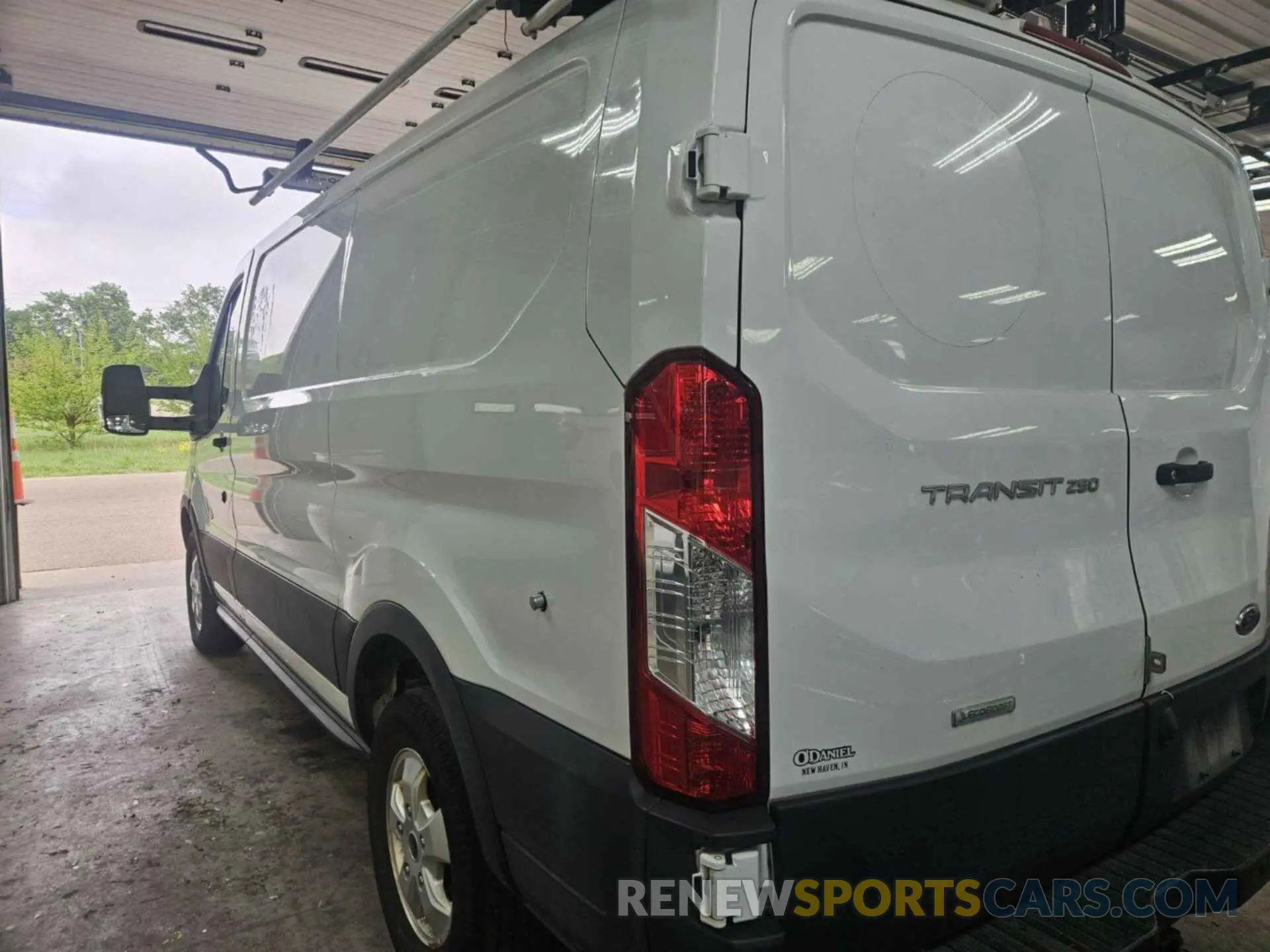 13 Photograph of a damaged car 1FTYR1YG2KKA40832 FORD TRANSIT-250 2019