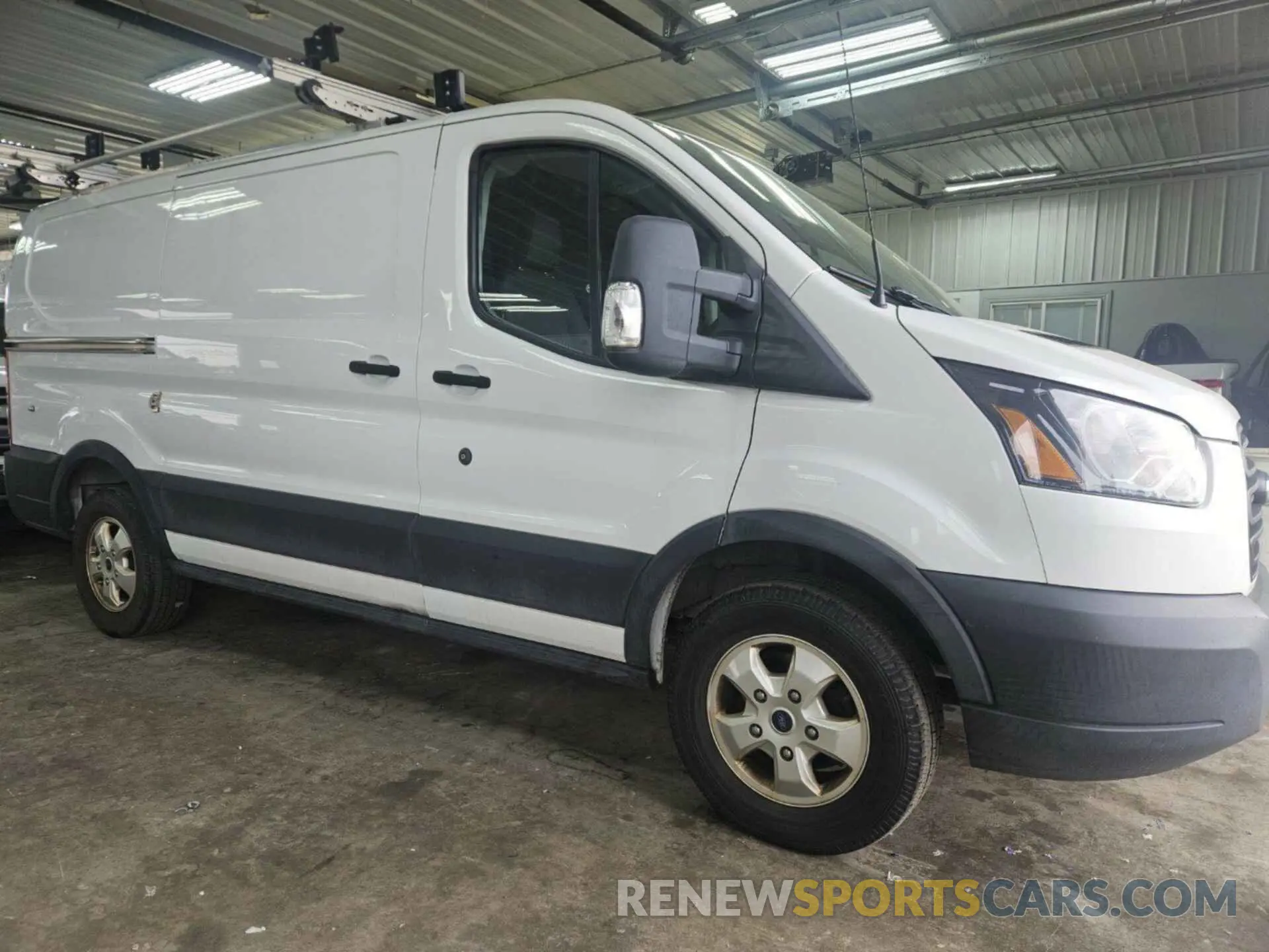 24 Photograph of a damaged car 1FTYR1YG2KKA40832 FORD TRANSIT-250 2019