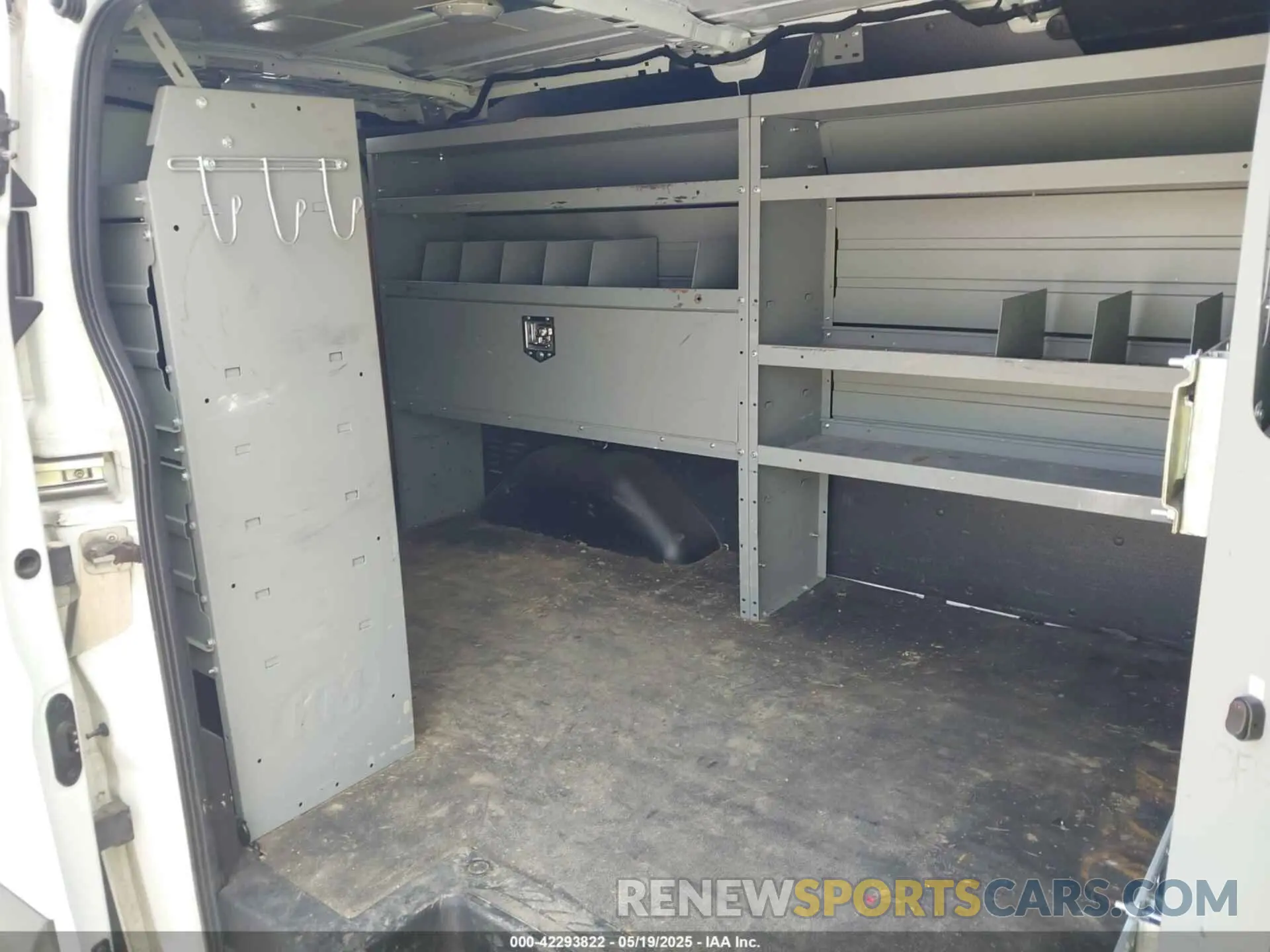 8 Photograph of a damaged car 1FTYR1YG3KKB67475 FORD TRANSIT-250 2019