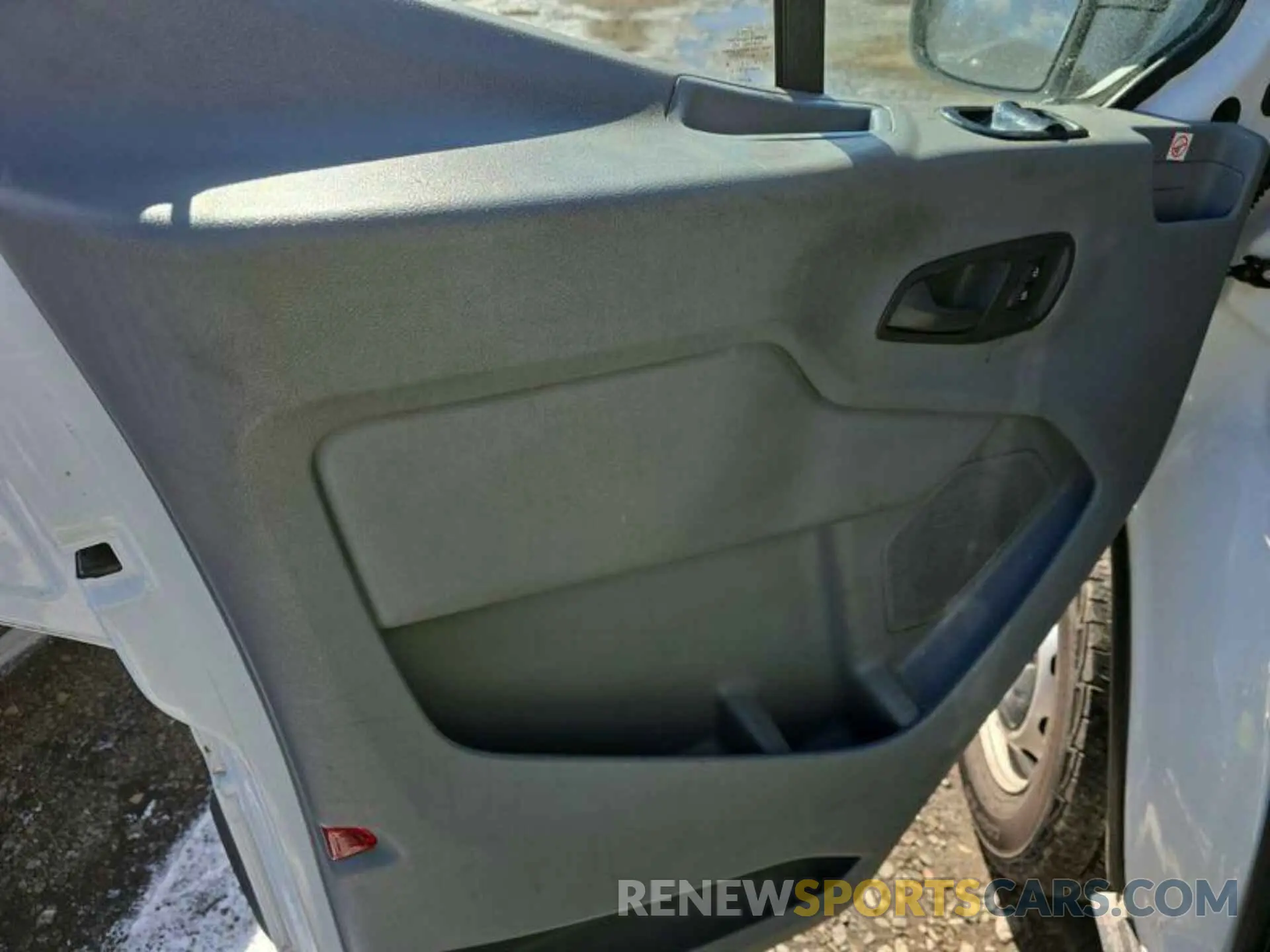 15 Photograph of a damaged car 1FTYR1YG5KKA54367 FORD TRANSIT-250 2019