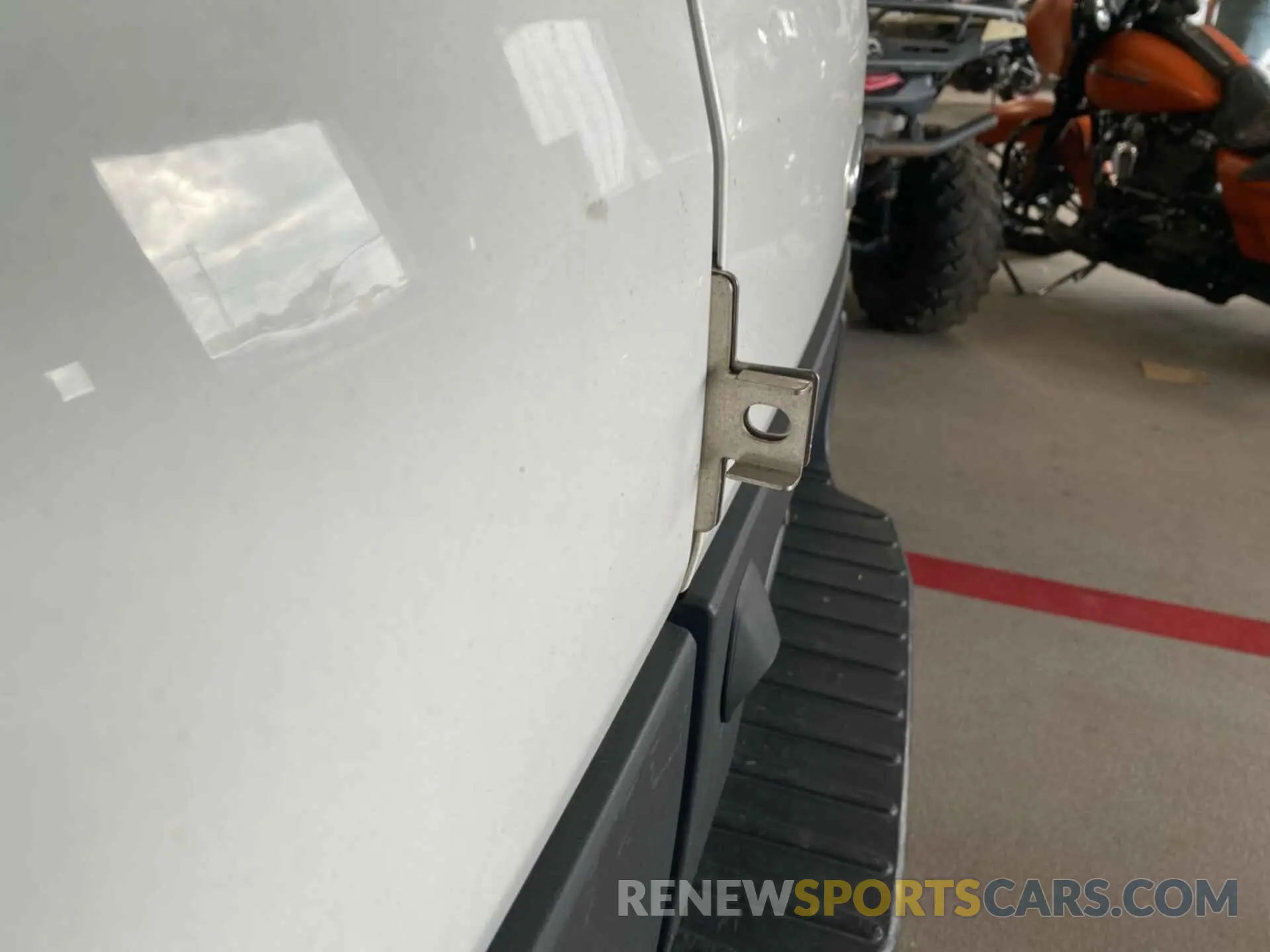 33 Photograph of a damaged car 1FTYR1YG5KKB80289 FORD TRANSIT-250 2019