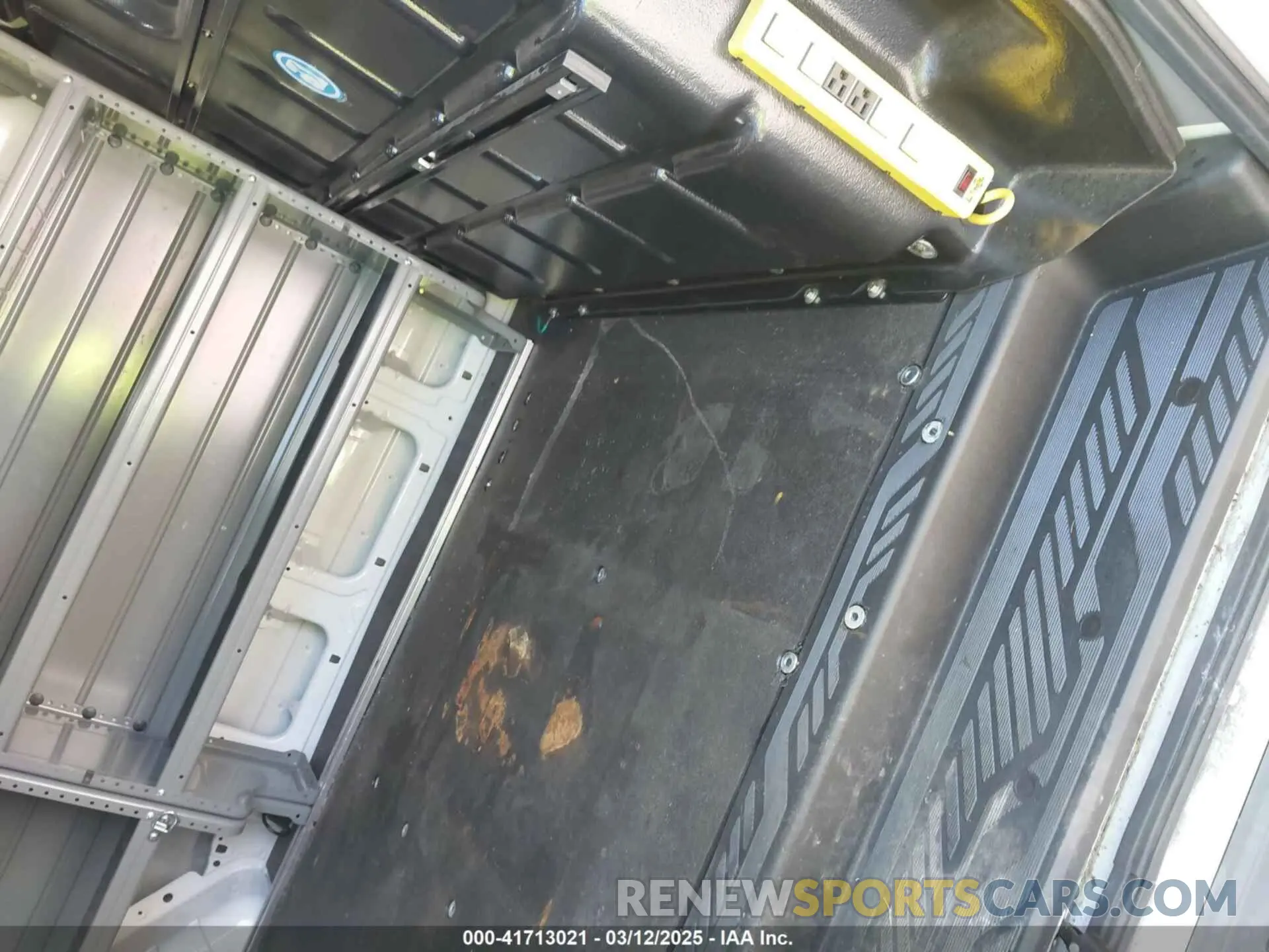 8 Photograph of a damaged car 1FTYR1YG6KKA40817 FORD TRANSIT-250 2019