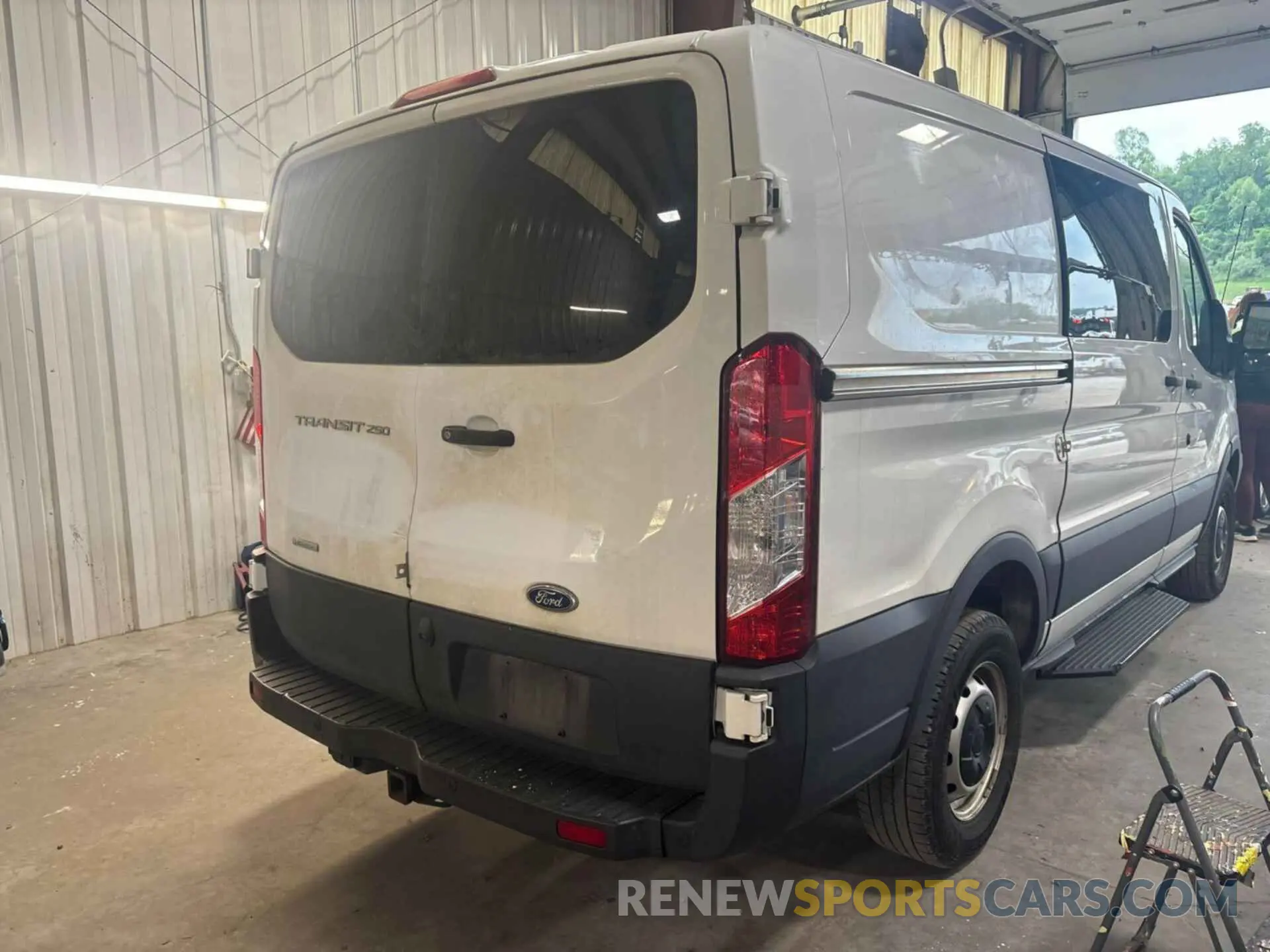 21 Photograph of a damaged car 1FTYR1YG6KKB26483 FORD TRANSIT-250 2019