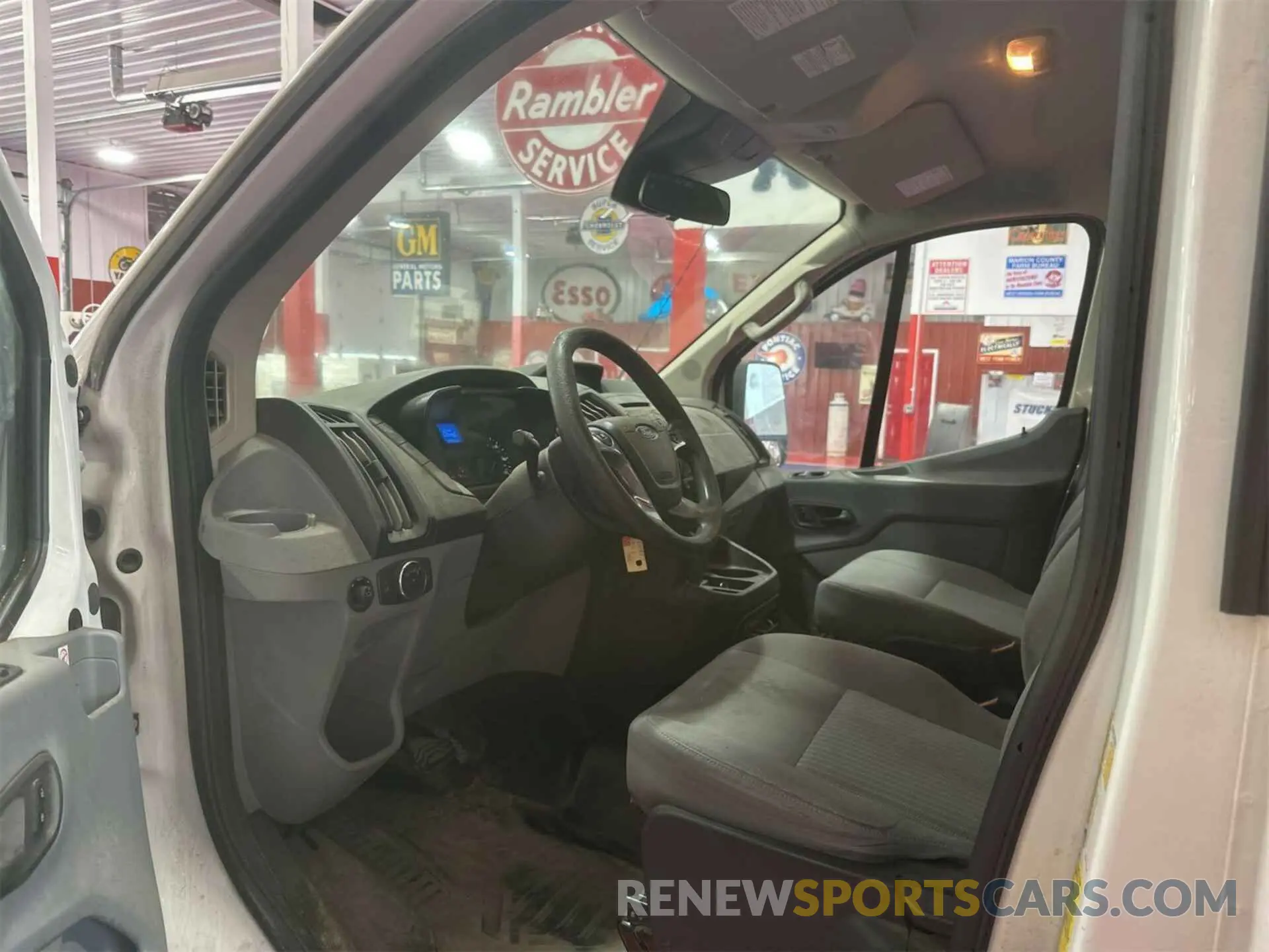 9 Photograph of a damaged car 1FTYR1YG6KKB26483 FORD TRANSIT-250 2019