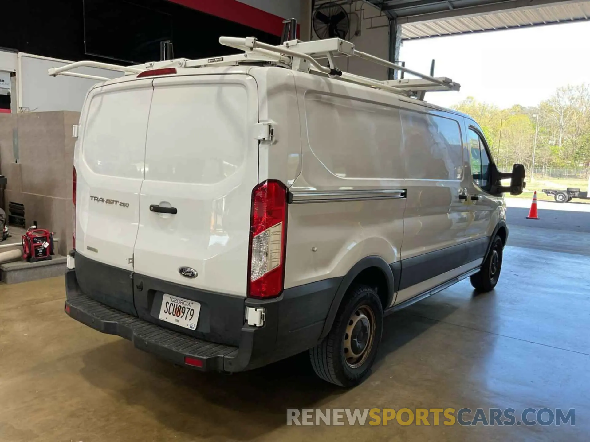 4 Photograph of a damaged car 1FTYR1YG6KKB57782 FORD TRANSIT-250 2019