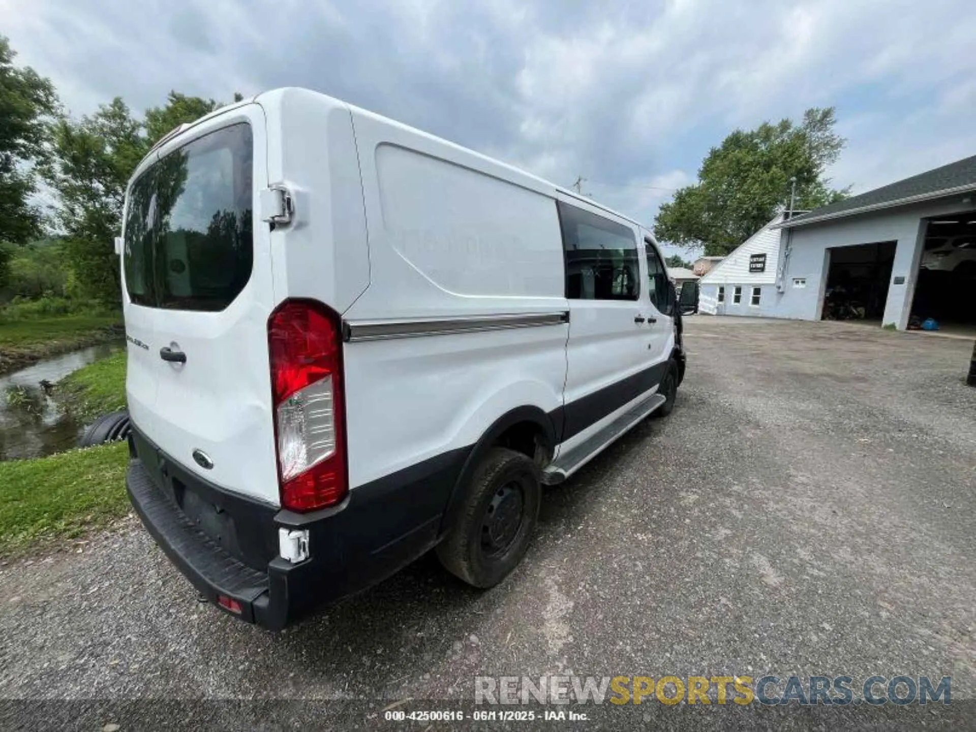 4 Photograph of a damaged car 1FTYR1YM0KKA55514 FORD TRANSIT-250 2019