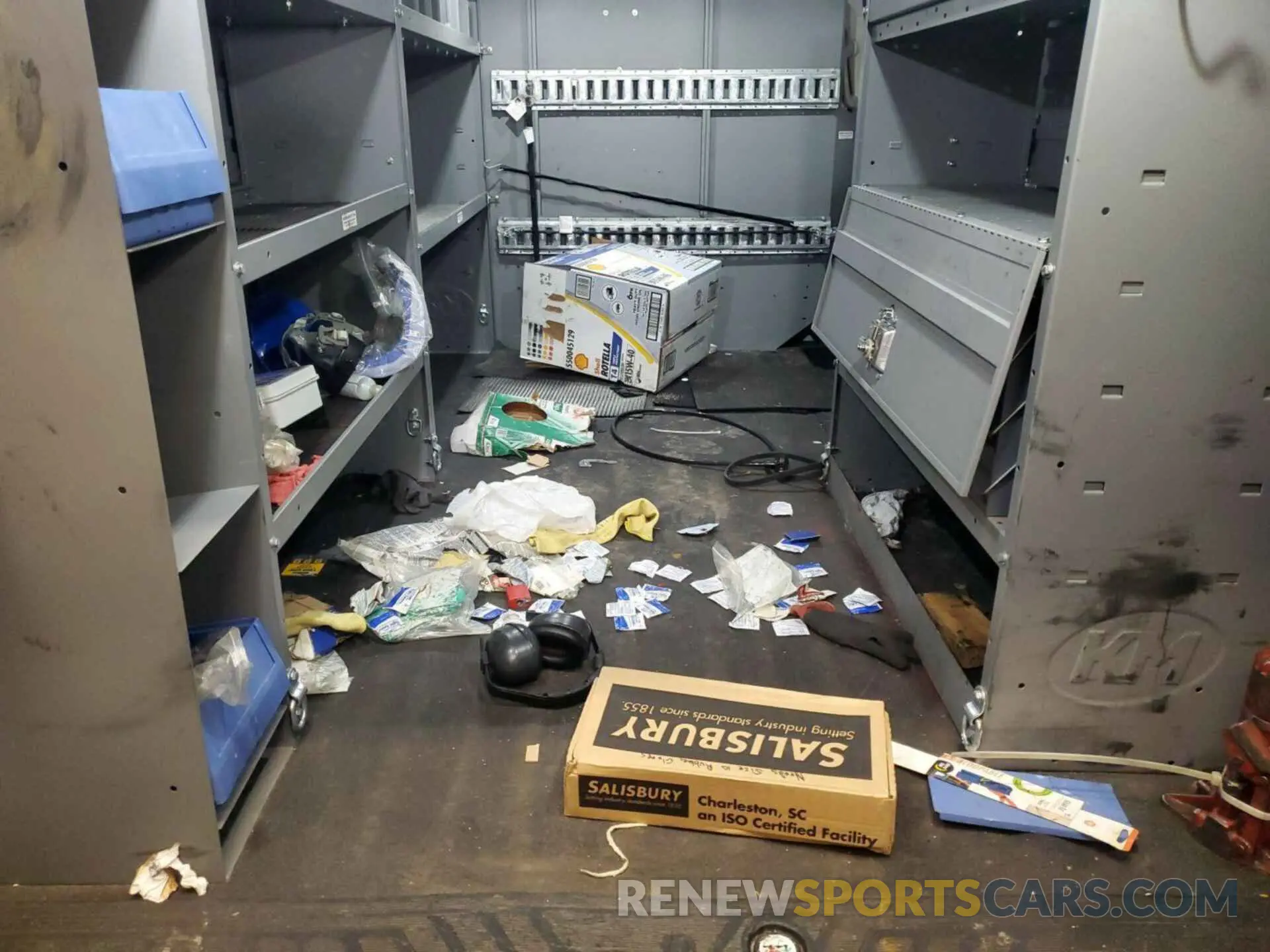 18 Photograph of a damaged car 1FTYR1YM0KKB87849 FORD TRANSIT-250 2019