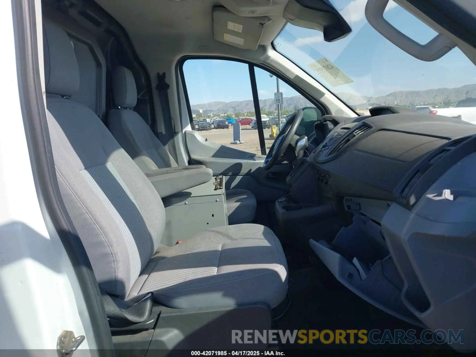 5 Photograph of a damaged car 1FTYR1YM2KKA26600 FORD TRANSIT-250 2019