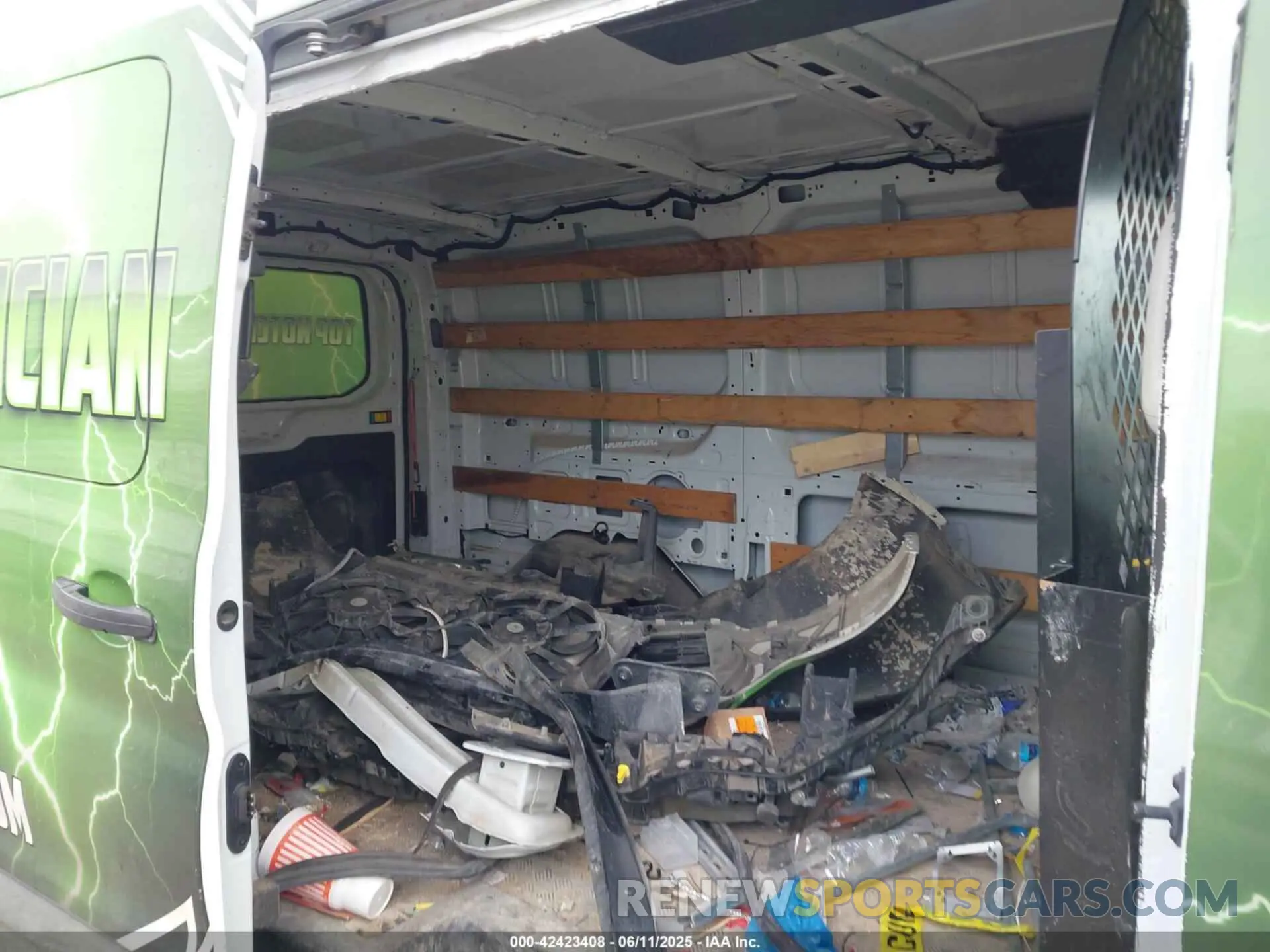 8 Photograph of a damaged car 1FTYR1YM5KKB01872 FORD TRANSIT-250 2019