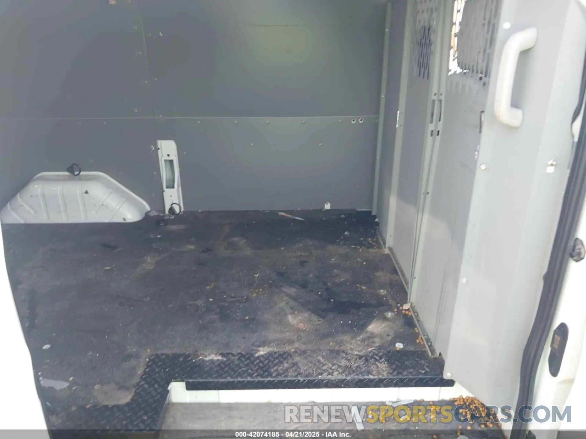 8 Photograph of a damaged car 1FTYR1YM5KKB09311 FORD TRANSIT-250 2019