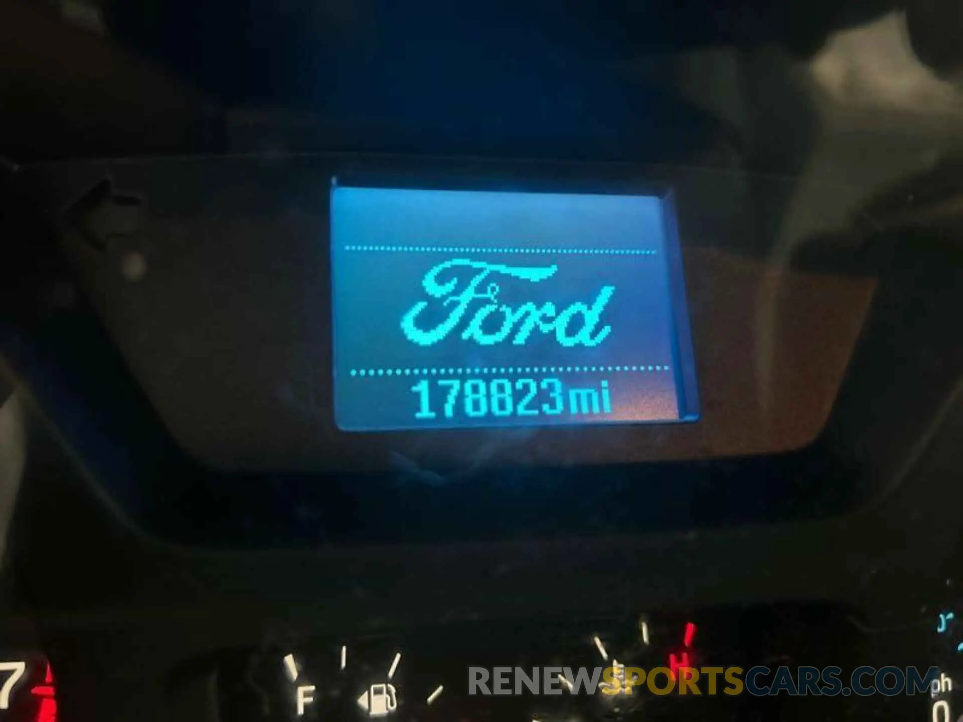 10 Photograph of a damaged car 1FTYR1YM8KKB87839 FORD TRANSIT-250 2019