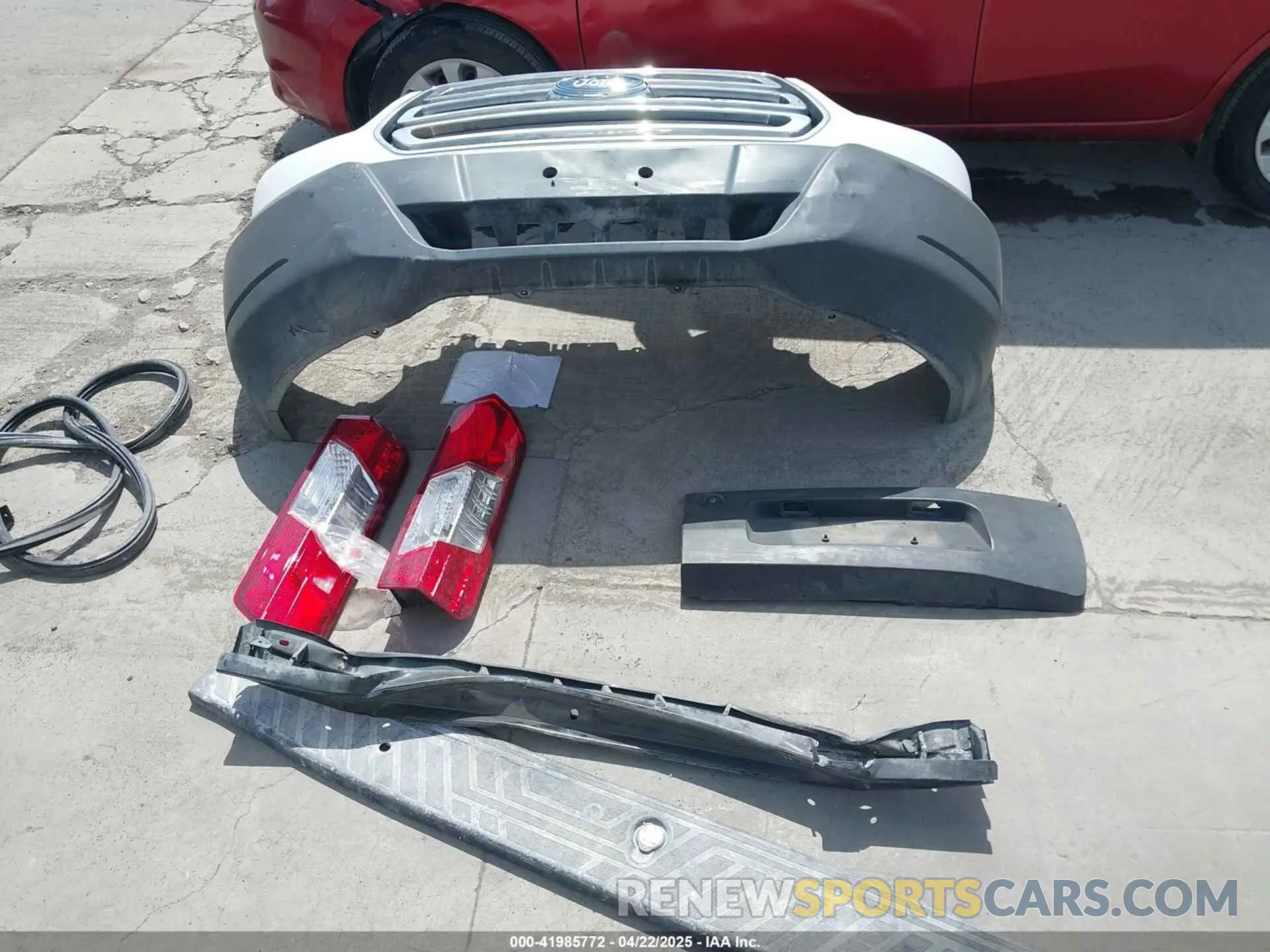 12 Photograph of a damaged car 1FTYR1ZM2KKB02167 FORD TRANSIT-250 2019