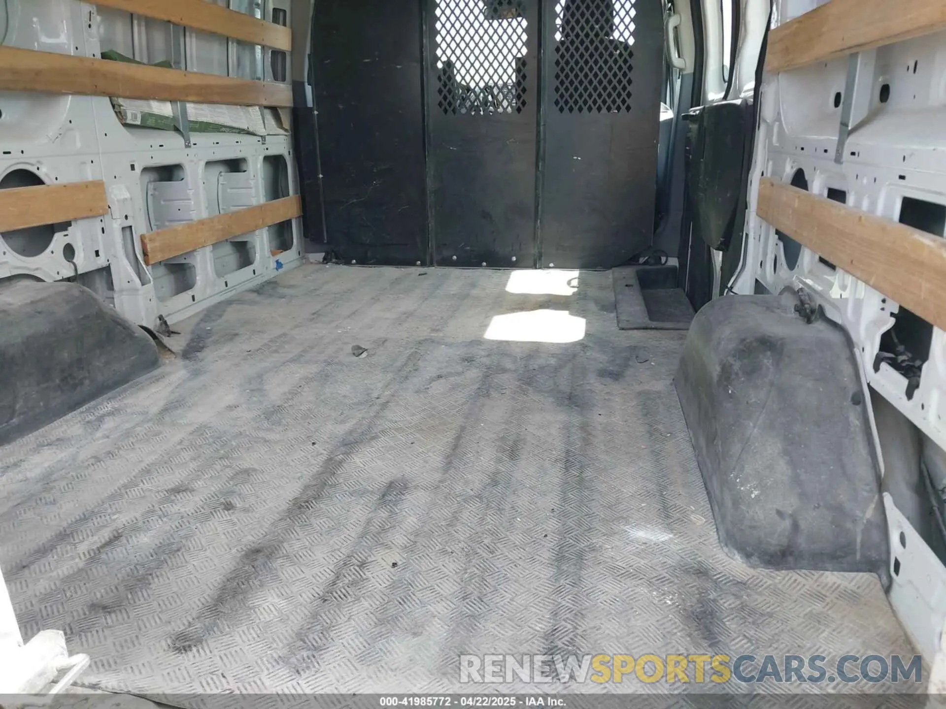 8 Photograph of a damaged car 1FTYR1ZM2KKB02167 FORD TRANSIT-250 2019