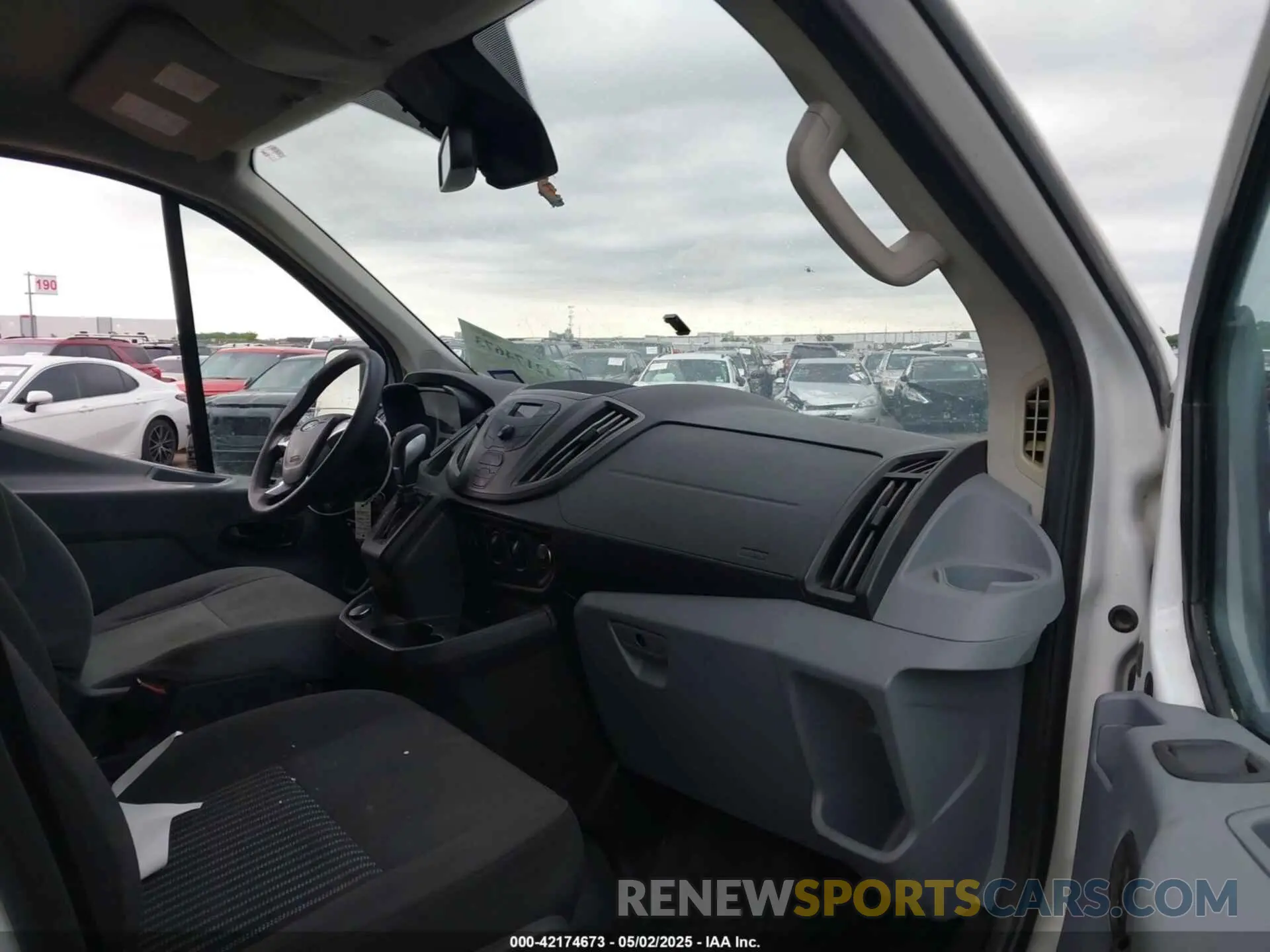 5 Photograph of a damaged car 1FTYR1ZM4KKA54929 FORD TRANSIT-250 2019