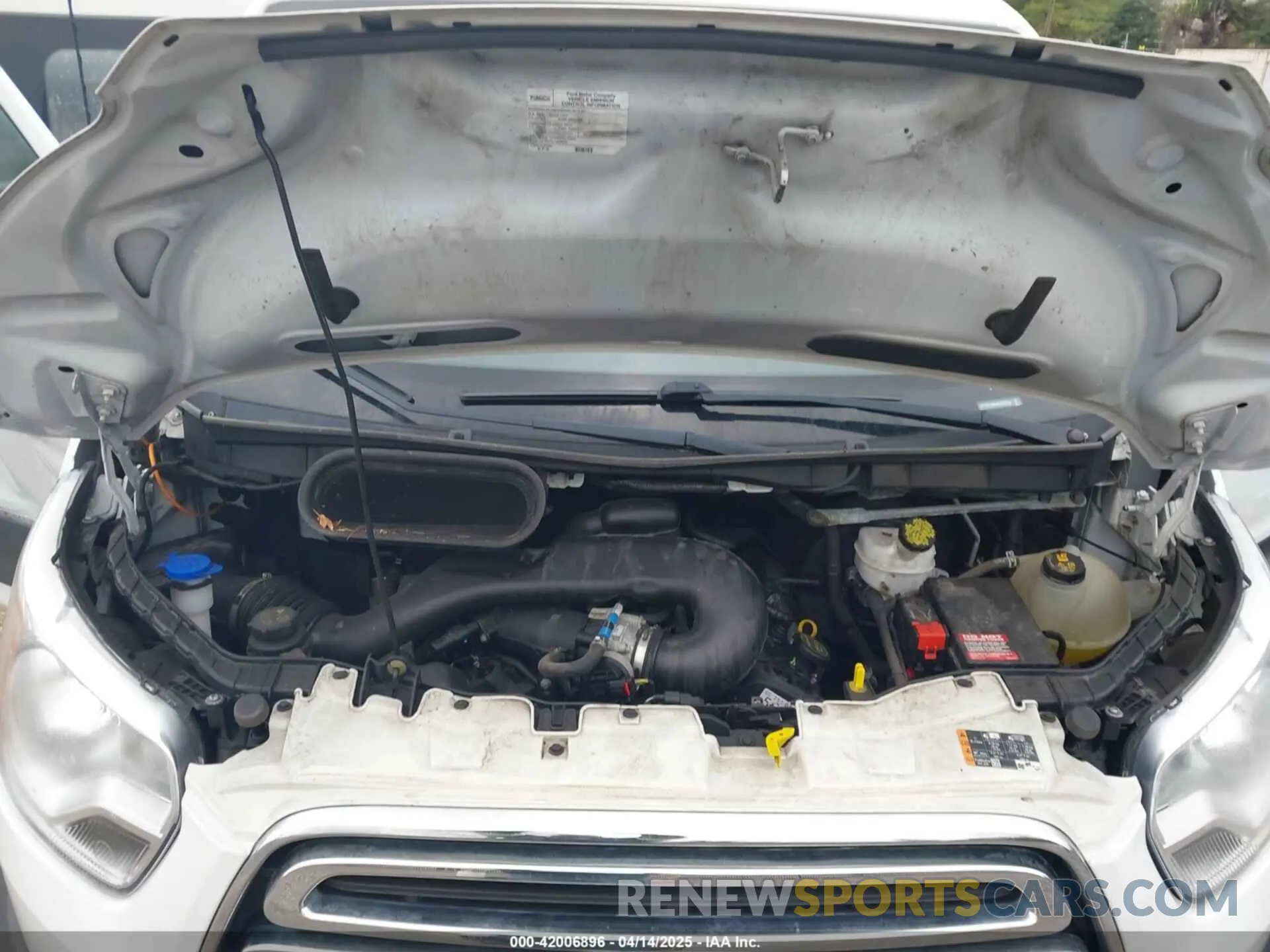 10 Photograph of a damaged car 1FTYR1ZM4KKB00758 FORD TRANSIT-250 2019