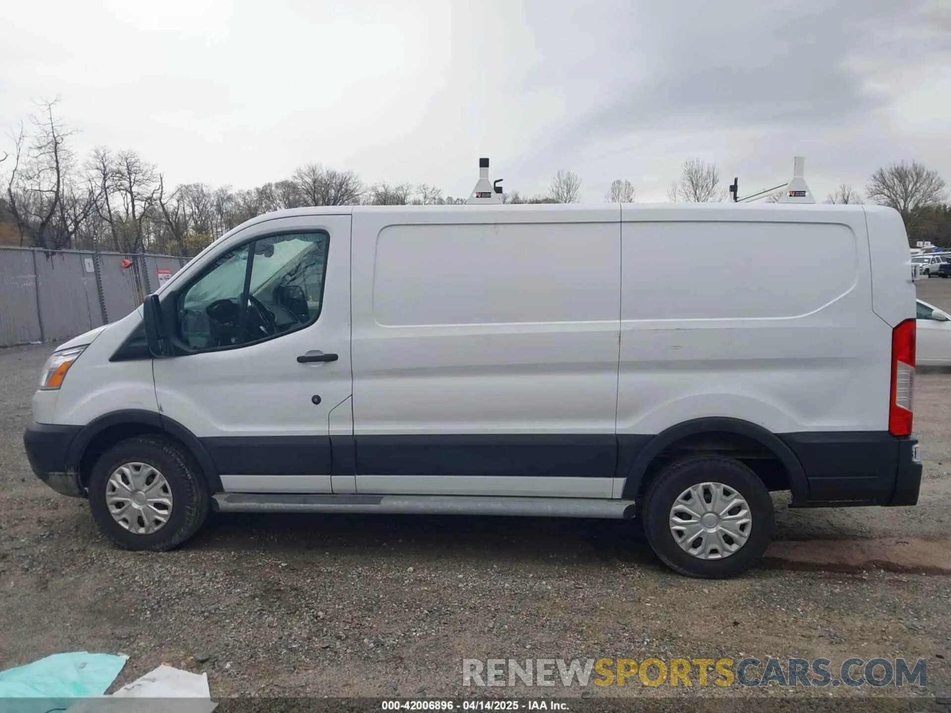 14 Photograph of a damaged car 1FTYR1ZM4KKB00758 FORD TRANSIT-250 2019