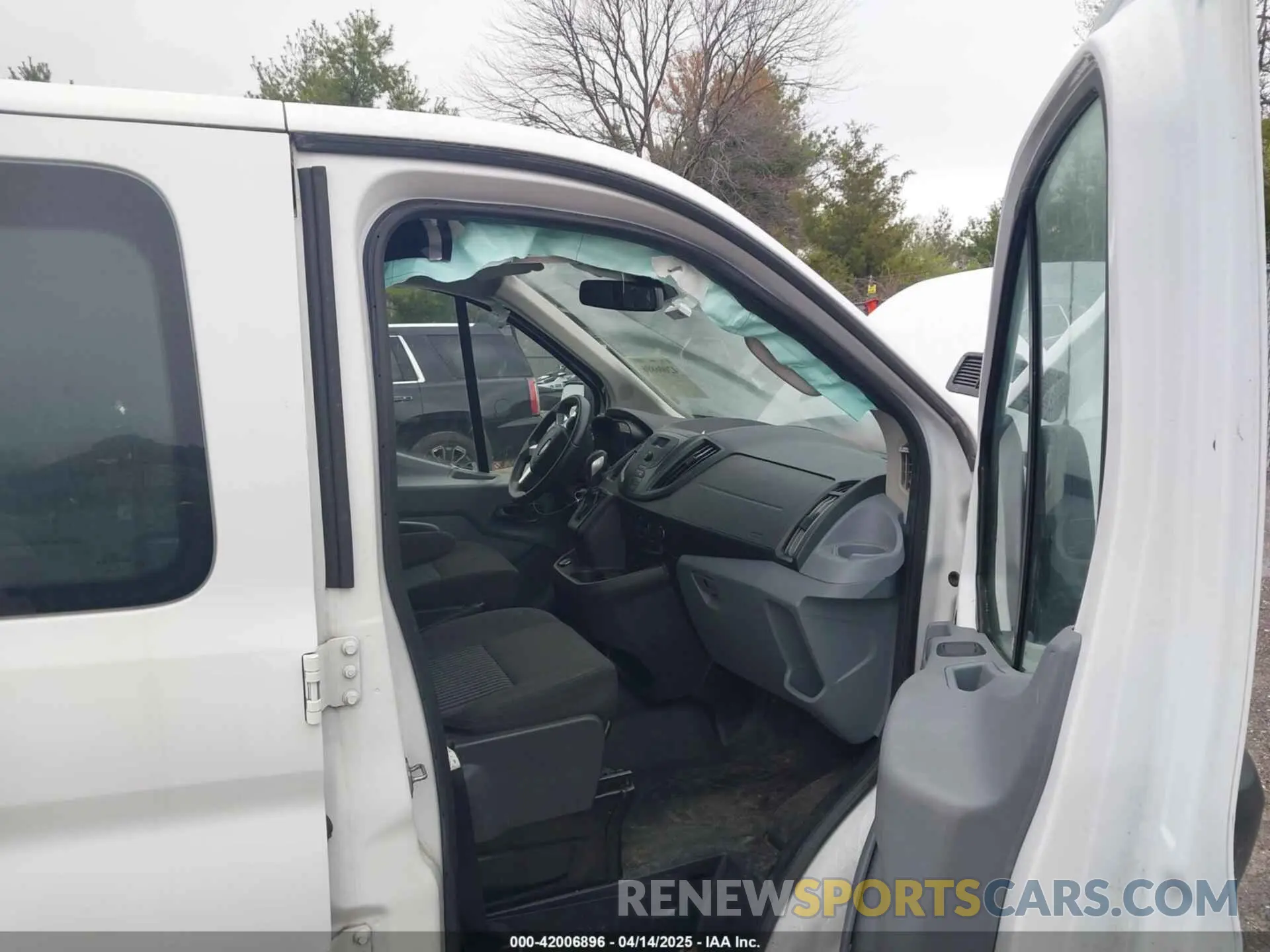5 Photograph of a damaged car 1FTYR1ZM4KKB00758 FORD TRANSIT-250 2019
