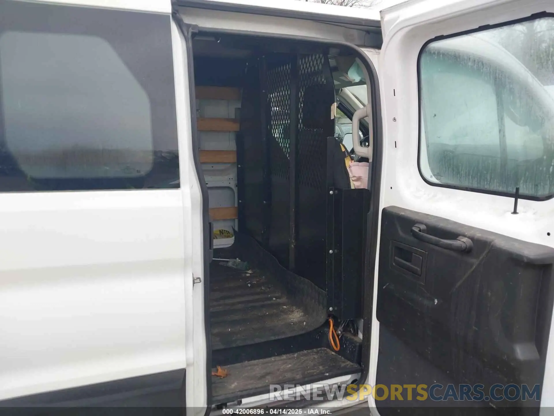 8 Photograph of a damaged car 1FTYR1ZM4KKB00758 FORD TRANSIT-250 2019