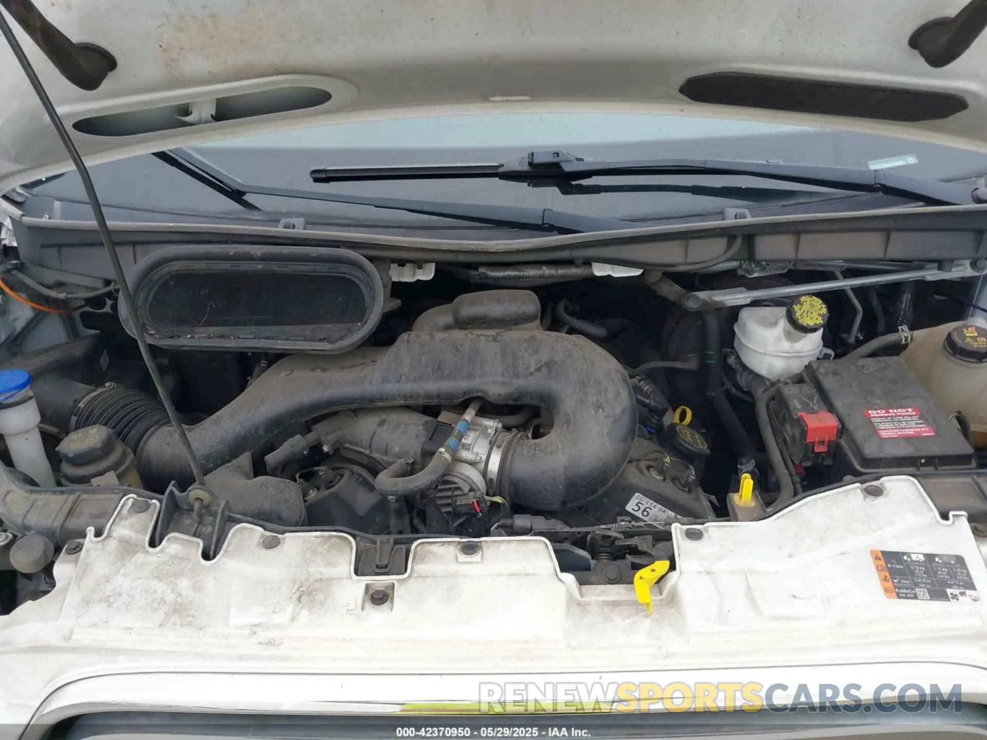 10 Photograph of a damaged car 1FTYR1ZM4KKB36594 FORD TRANSIT-250 2019