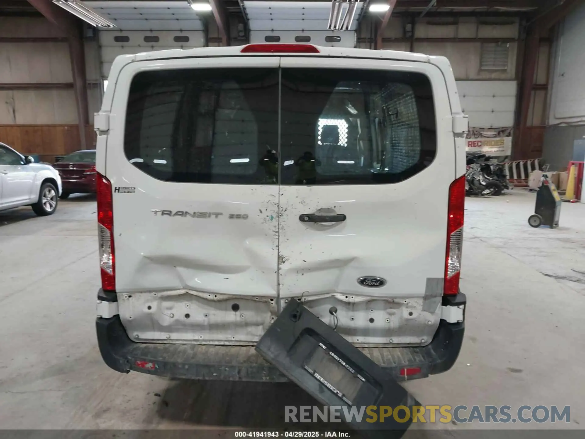 15 Photograph of a damaged car 1FTYR1ZM7KKA71062 FORD TRANSIT-250 2019