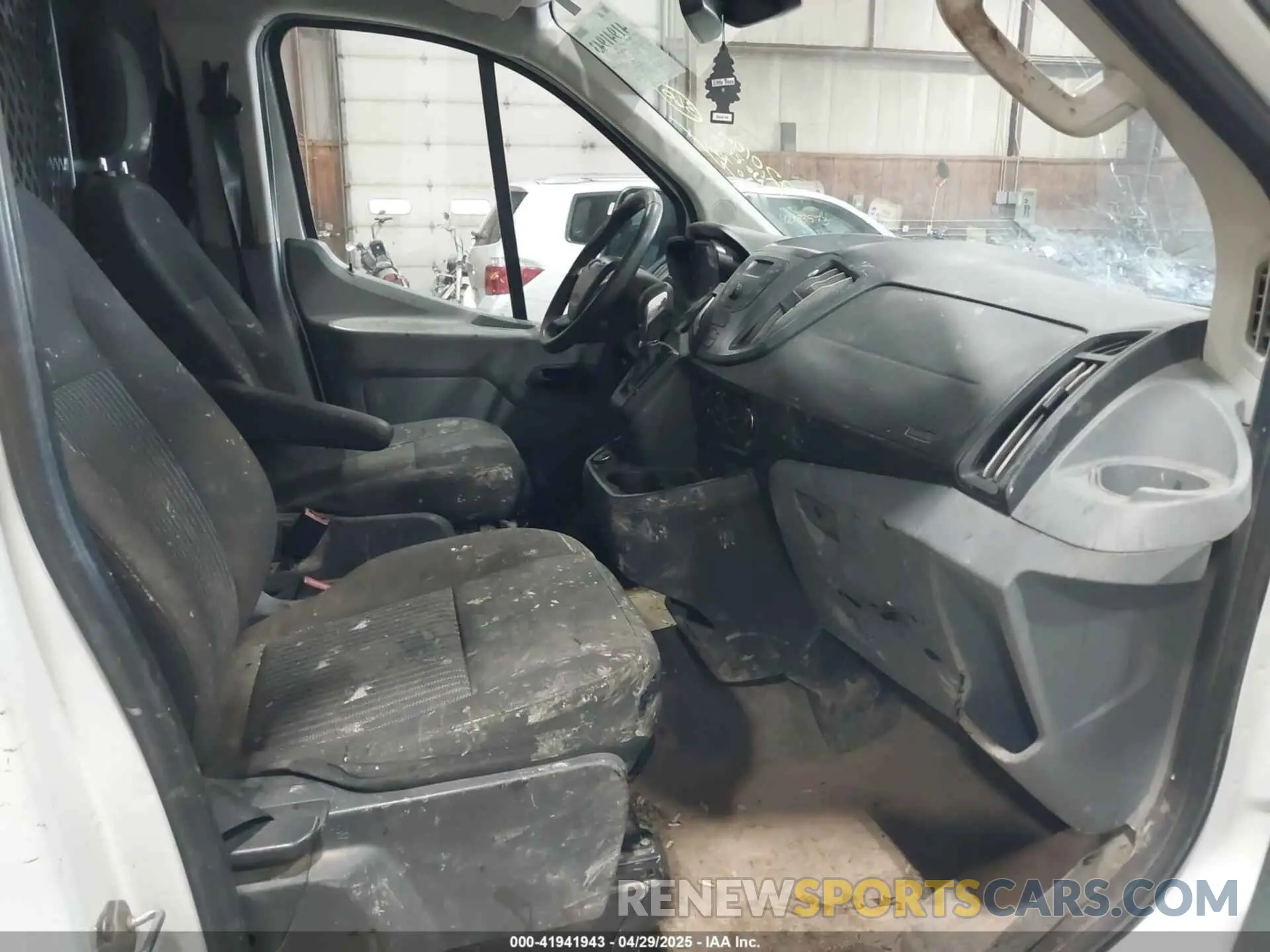 5 Photograph of a damaged car 1FTYR1ZM7KKA71062 FORD TRANSIT-250 2019