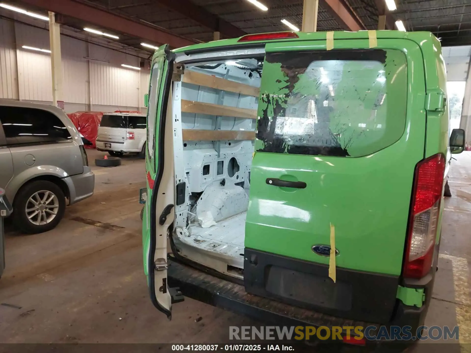 17 Photograph of a damaged car 1FTYR1ZM8KKB20494 FORD TRANSIT-250 2019