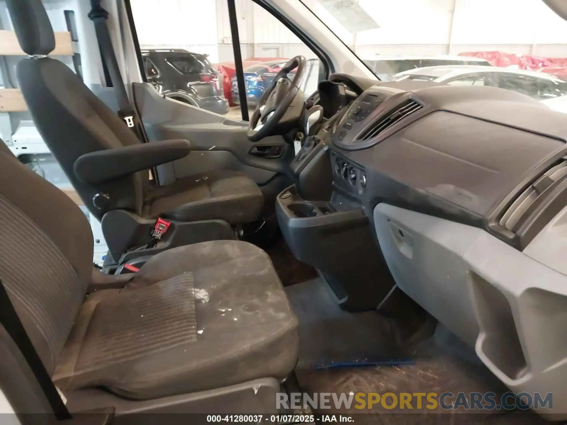 5 Photograph of a damaged car 1FTYR1ZM8KKB20494 FORD TRANSIT-250 2019
