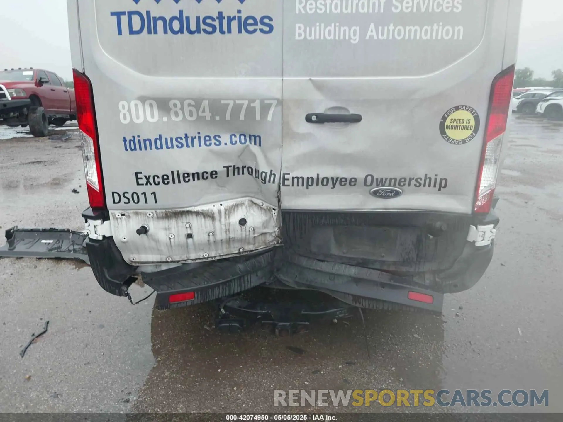 17 Photograph of a damaged car 1FTYR2CG9KKB86352 FORD TRANSIT-250 2019