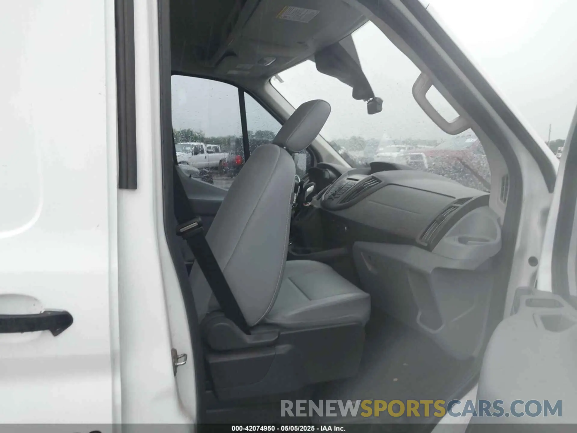 5 Photograph of a damaged car 1FTYR2CG9KKB86352 FORD TRANSIT-250 2019