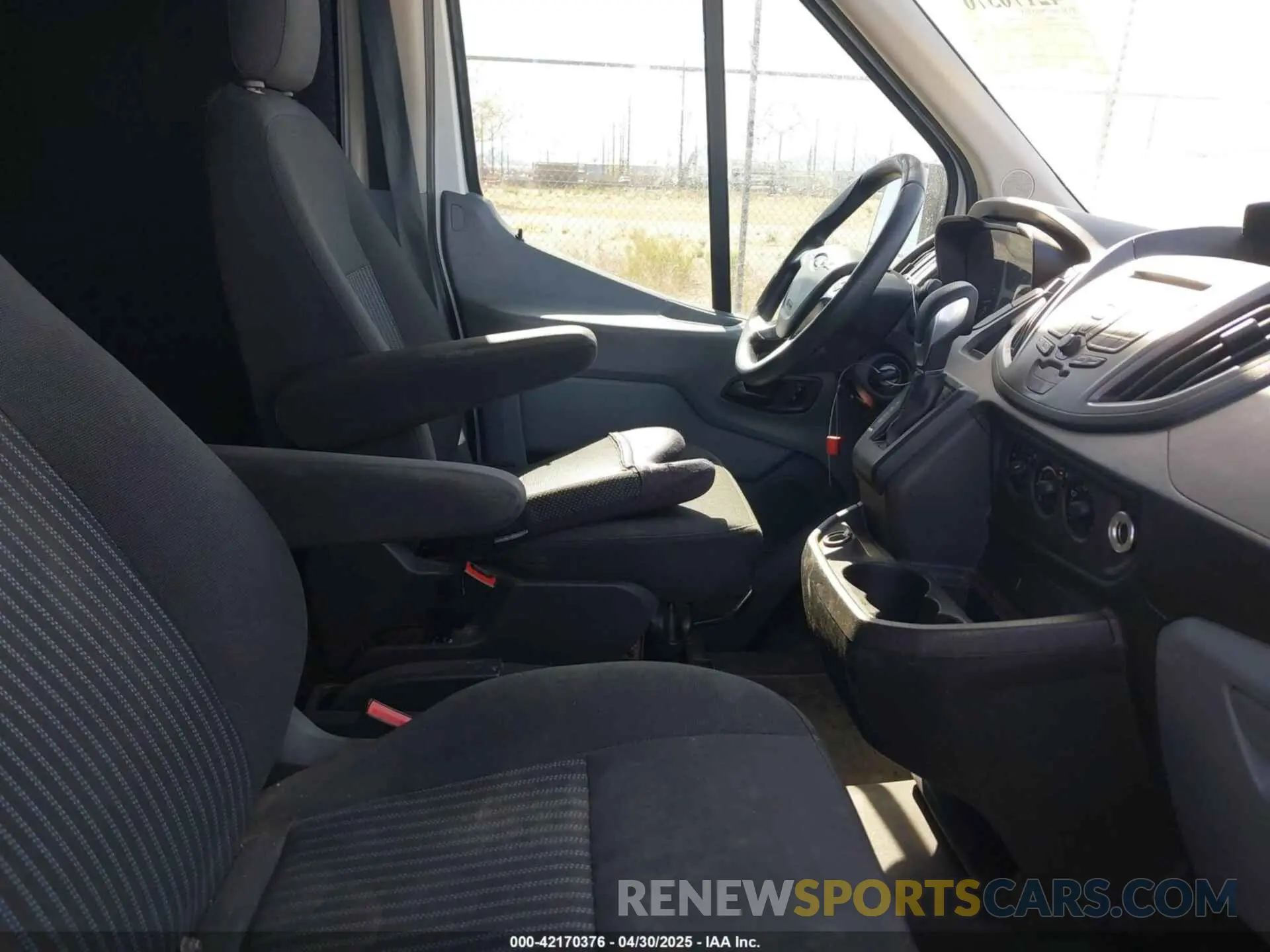 5 Photograph of a damaged car 1FTYR2CM0KKB83667 FORD TRANSIT-250 2019