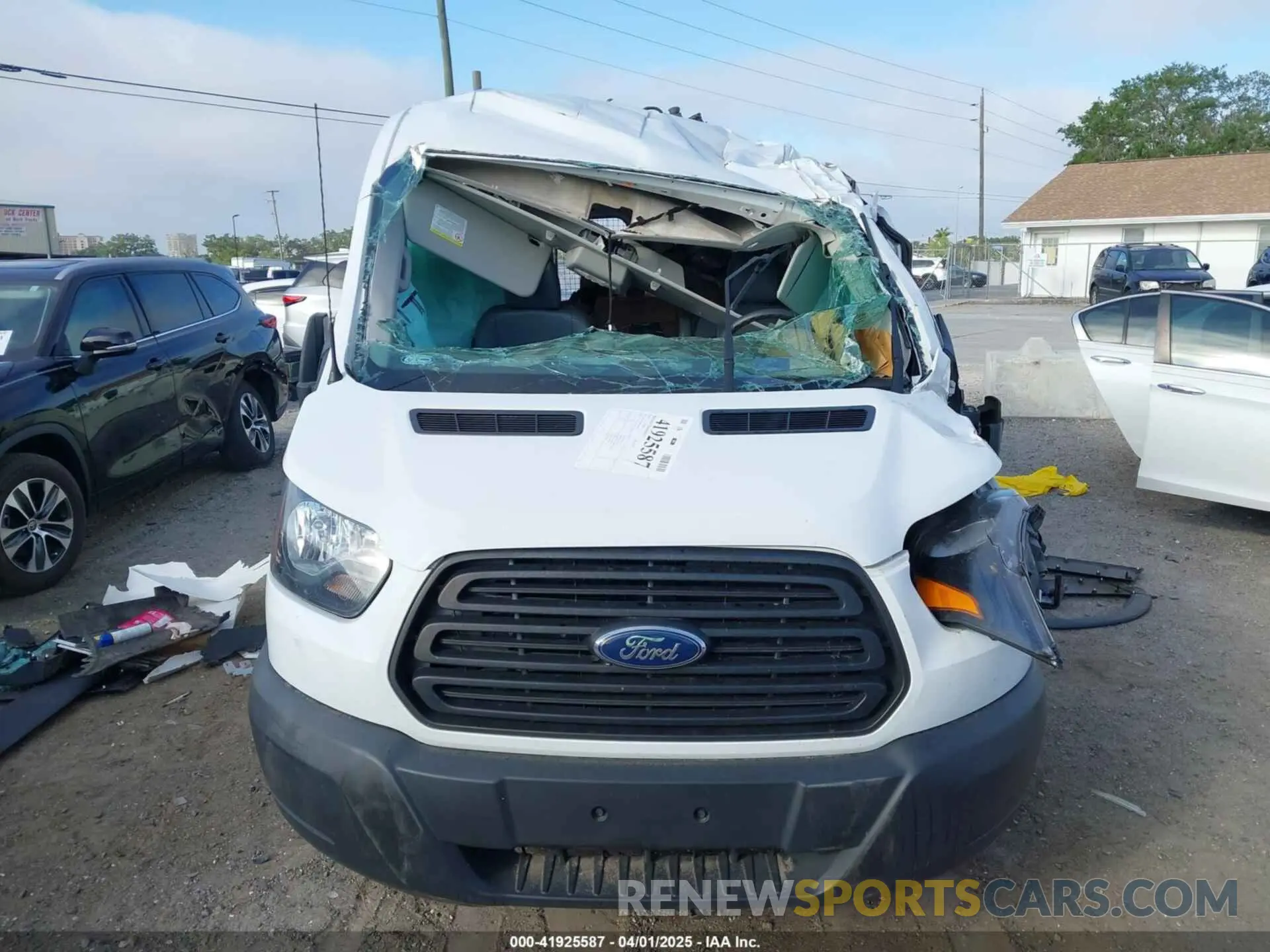 11 Photograph of a damaged car 1FTYR2CM1KKA60332 FORD TRANSIT-250 2019