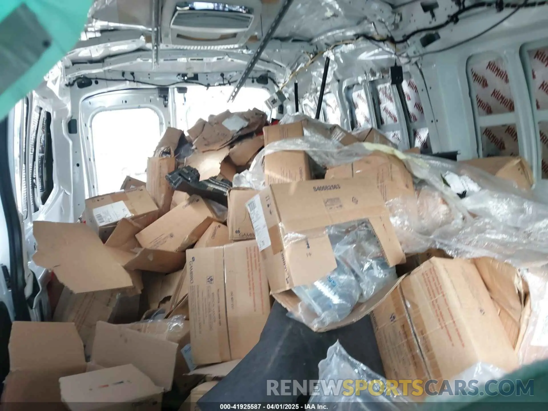 8 Photograph of a damaged car 1FTYR2CM1KKA60332 FORD TRANSIT-250 2019