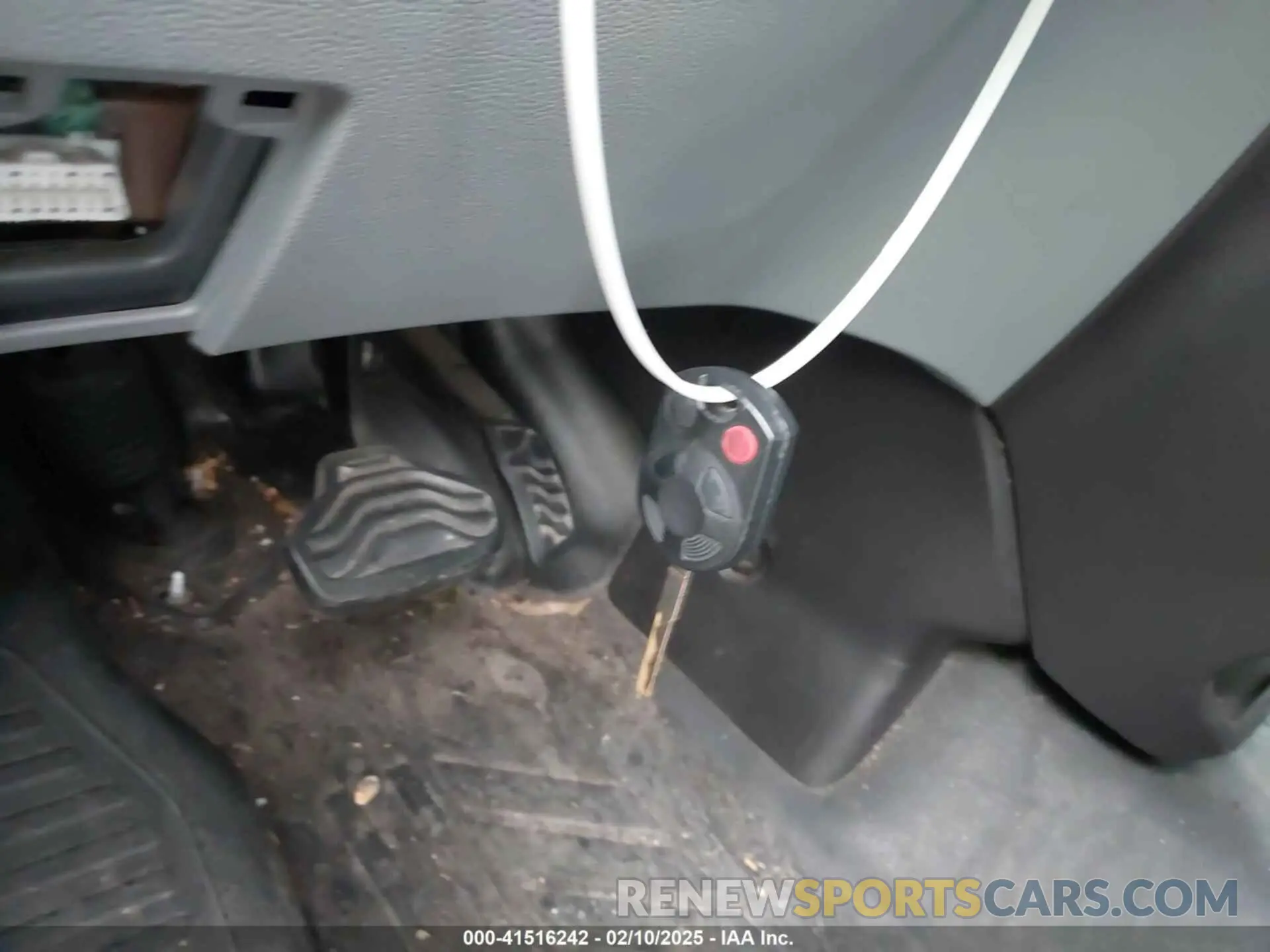 11 Photograph of a damaged car 1FTYR2CM2KKA82002 FORD TRANSIT-250 2019