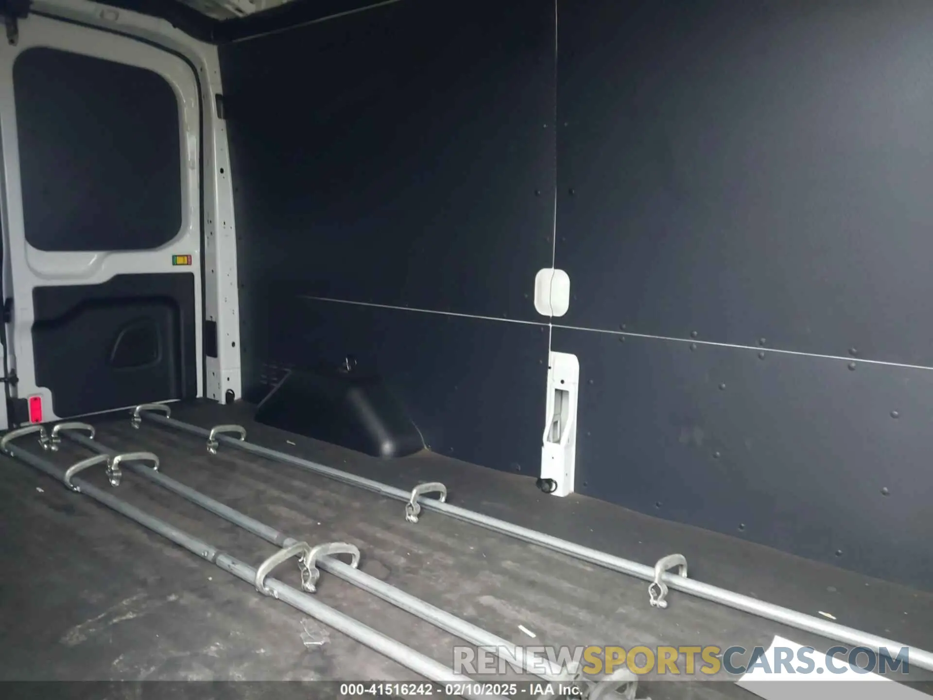 8 Photograph of a damaged car 1FTYR2CM2KKA82002 FORD TRANSIT-250 2019