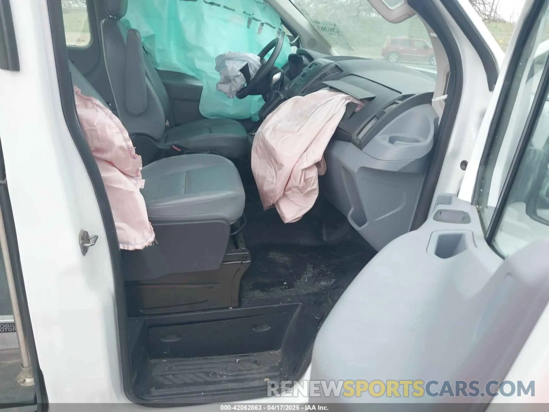 5 Photograph of a damaged car 1FTYR2CM3KKA06742 FORD TRANSIT-250 2019