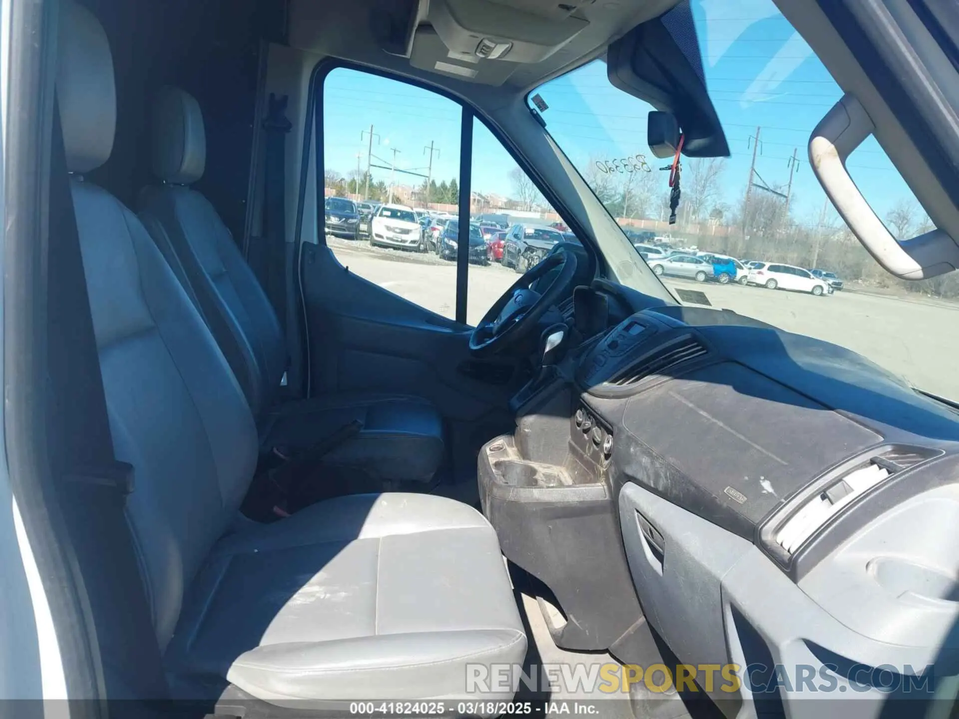 5 Photograph of a damaged car 1FTYR2CM3KKB23320 FORD TRANSIT-250 2019
