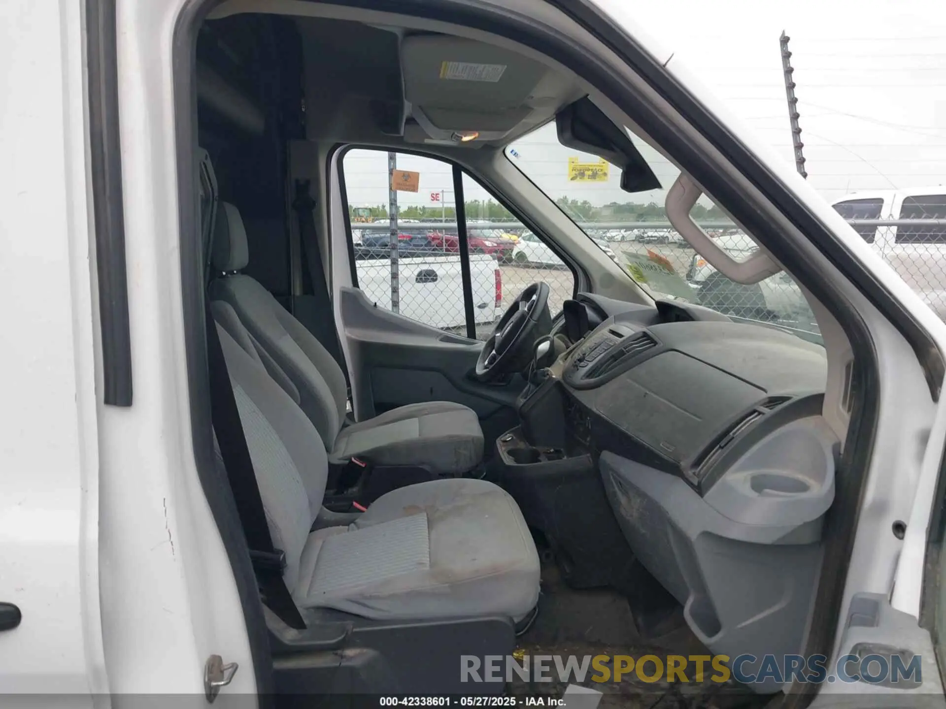 5 Photograph of a damaged car 1FTYR2CM3KKB82948 FORD TRANSIT-250 2019