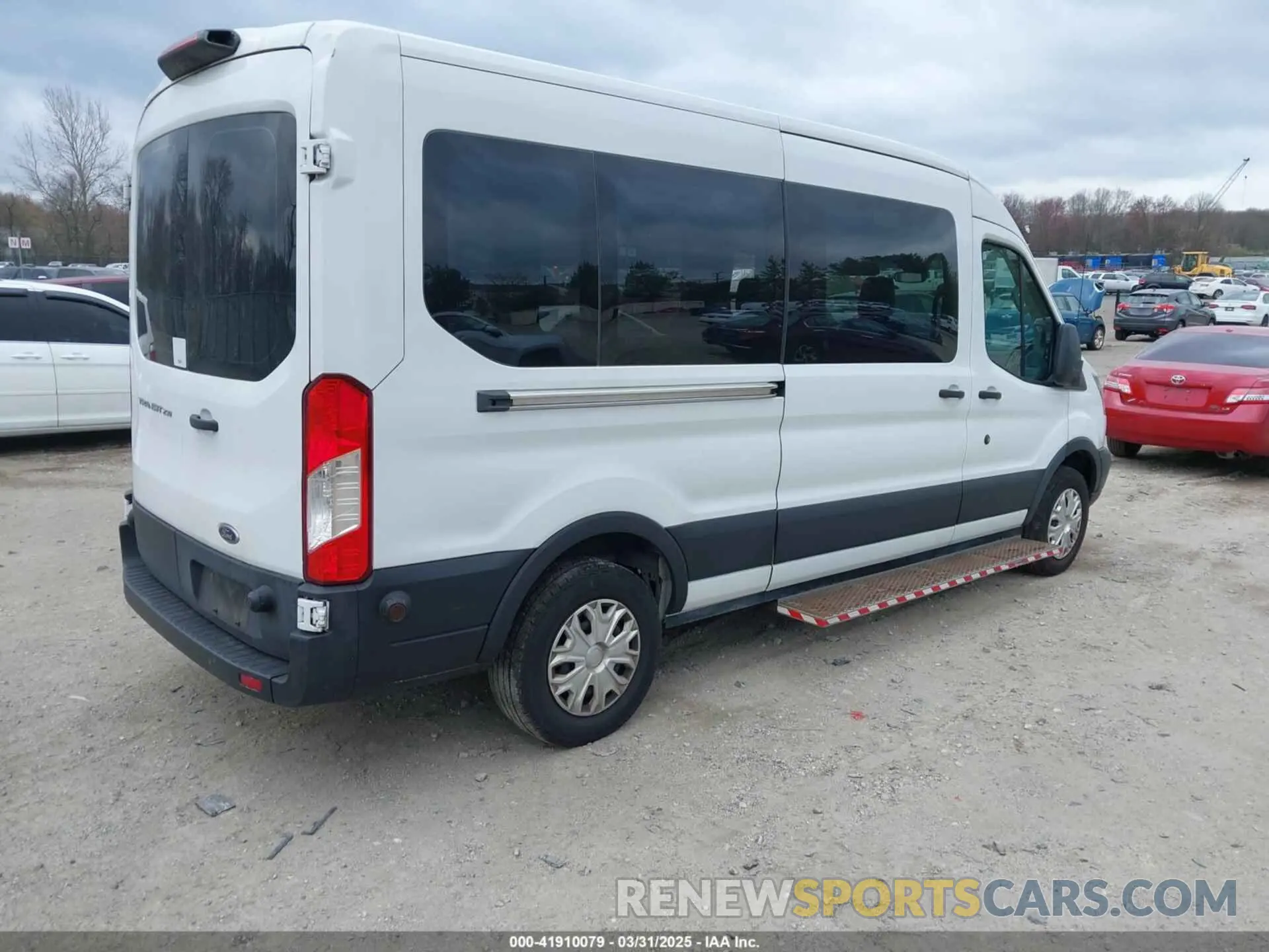 4 Photograph of a damaged car 1FTYR2CM4KKA63287 FORD TRANSIT-250 2019