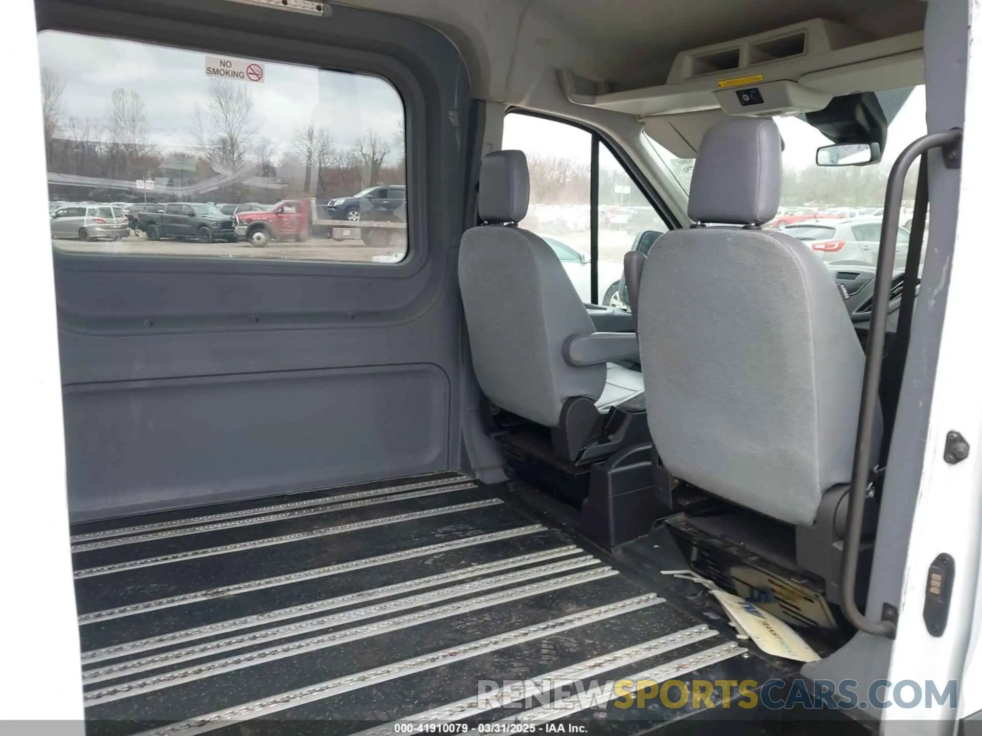 8 Photograph of a damaged car 1FTYR2CM4KKA63287 FORD TRANSIT-250 2019
