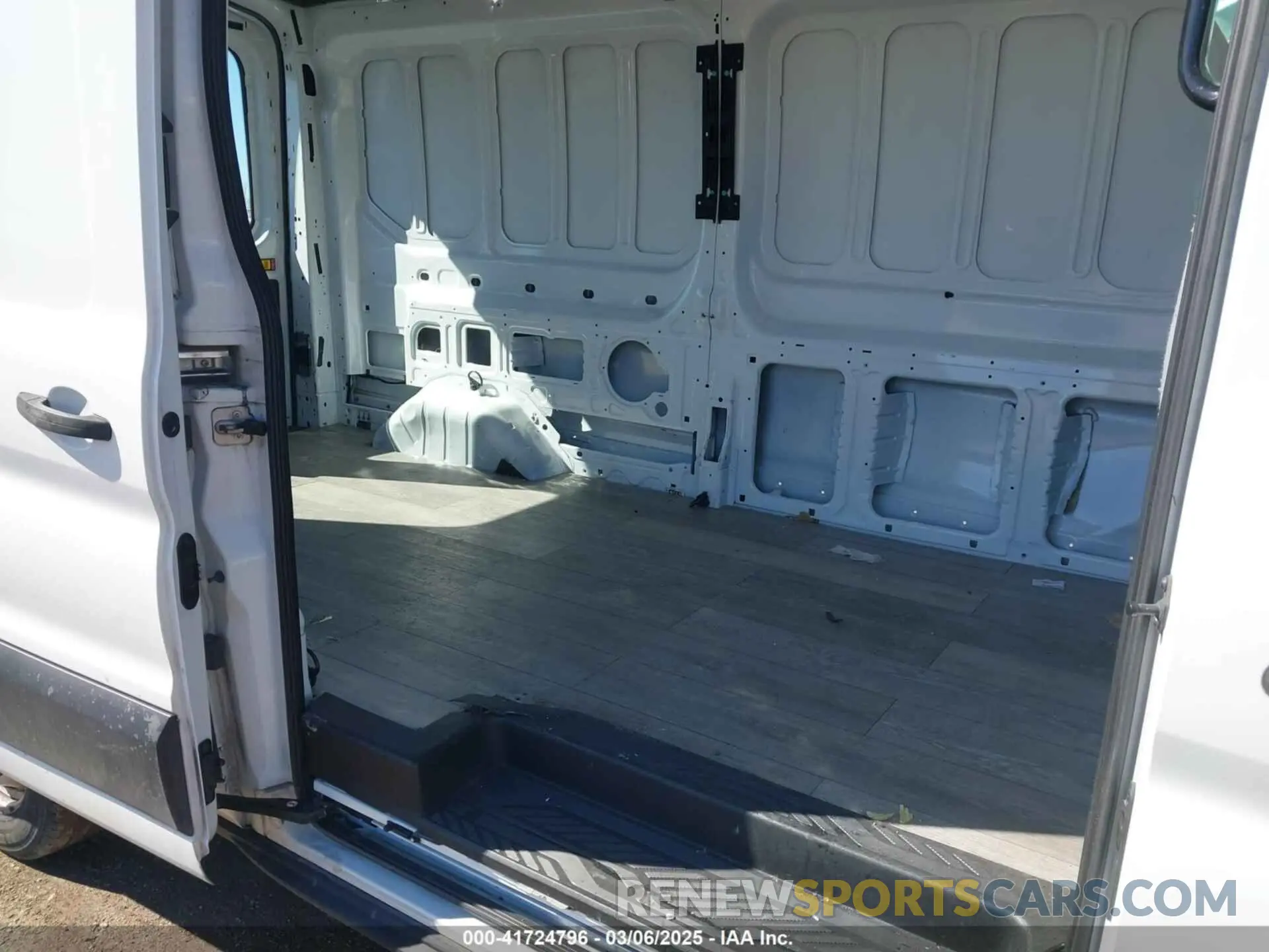 8 Photograph of a damaged car 1FTYR2CM6KKB24493 FORD TRANSIT-250 2019