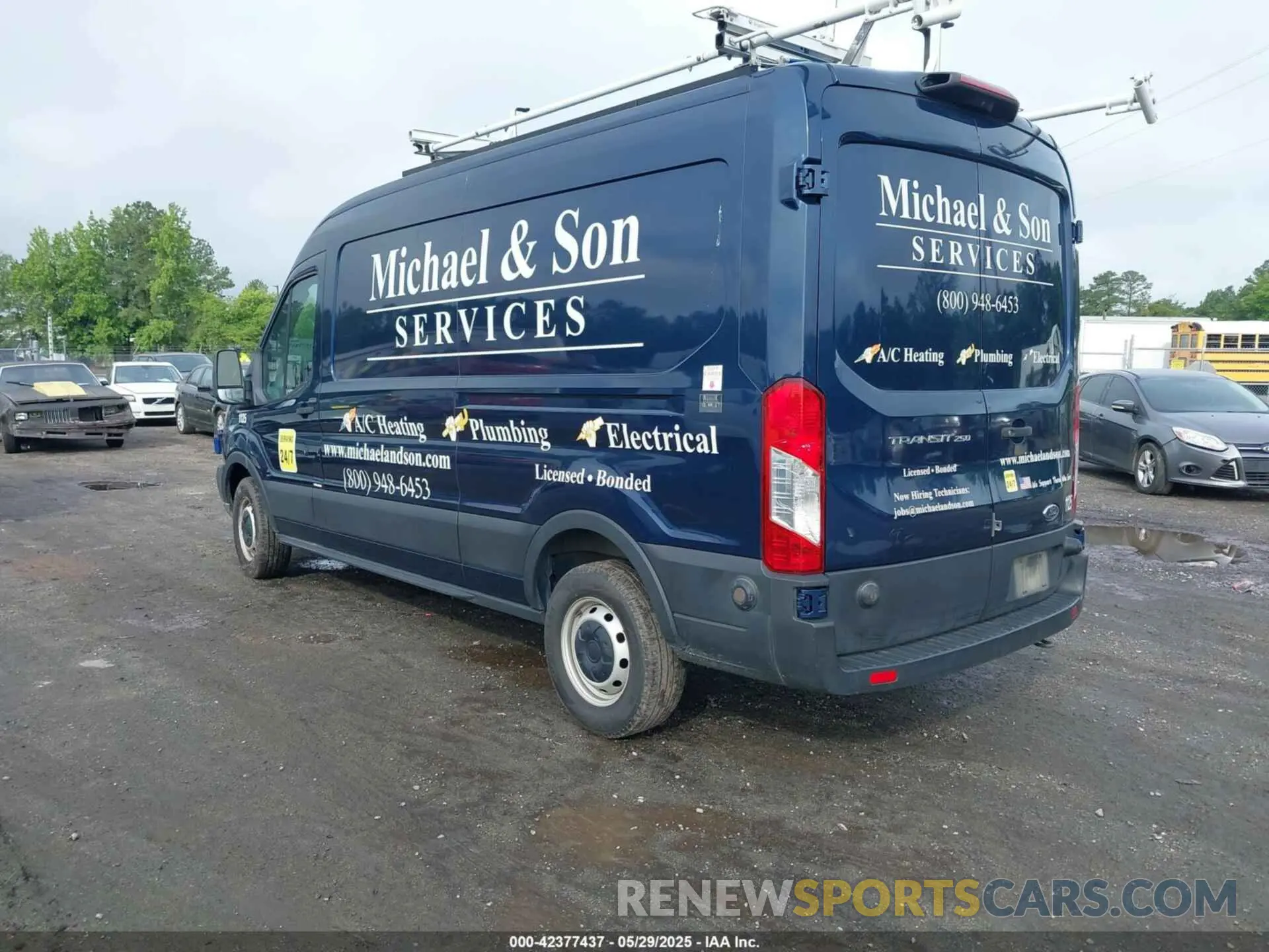 3 Photograph of a damaged car 1FTYR2CM8KKA11256 FORD TRANSIT-250 2019