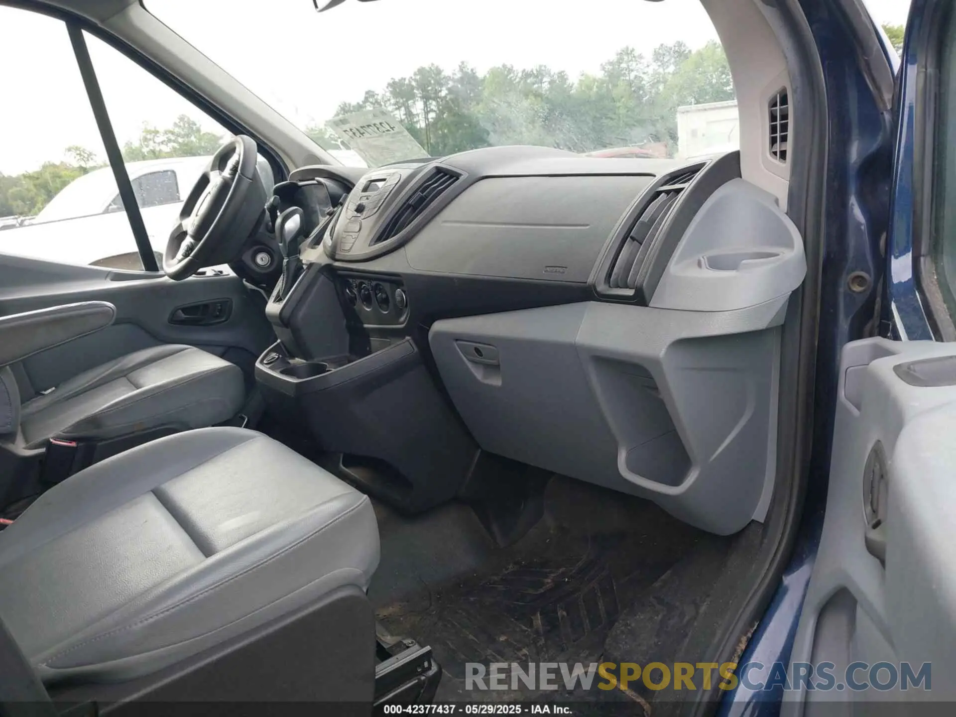 5 Photograph of a damaged car 1FTYR2CM8KKA11256 FORD TRANSIT-250 2019