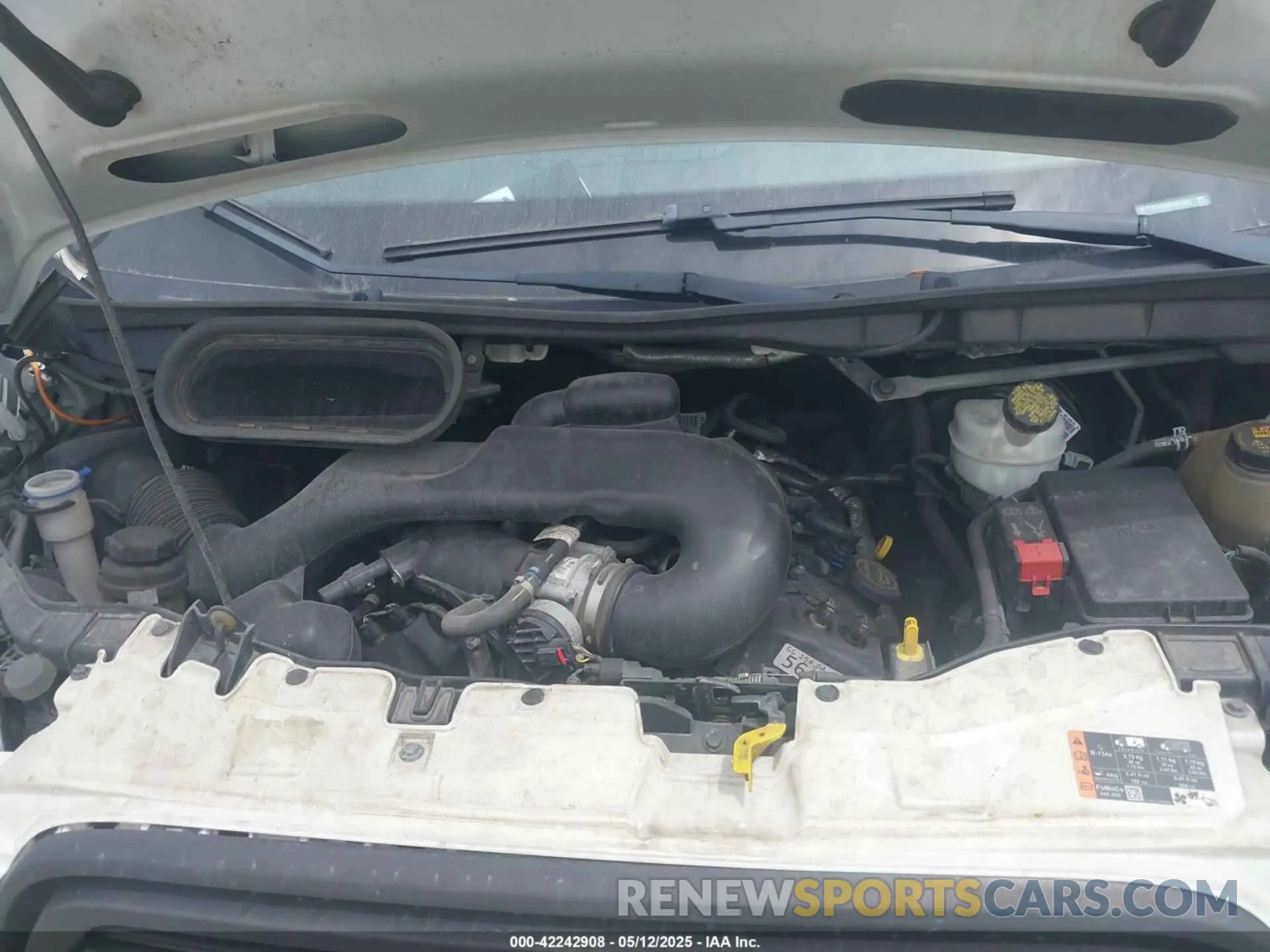 10 Photograph of a damaged car 1FTYR2XM6KKB14847 FORD TRANSIT-250 2019