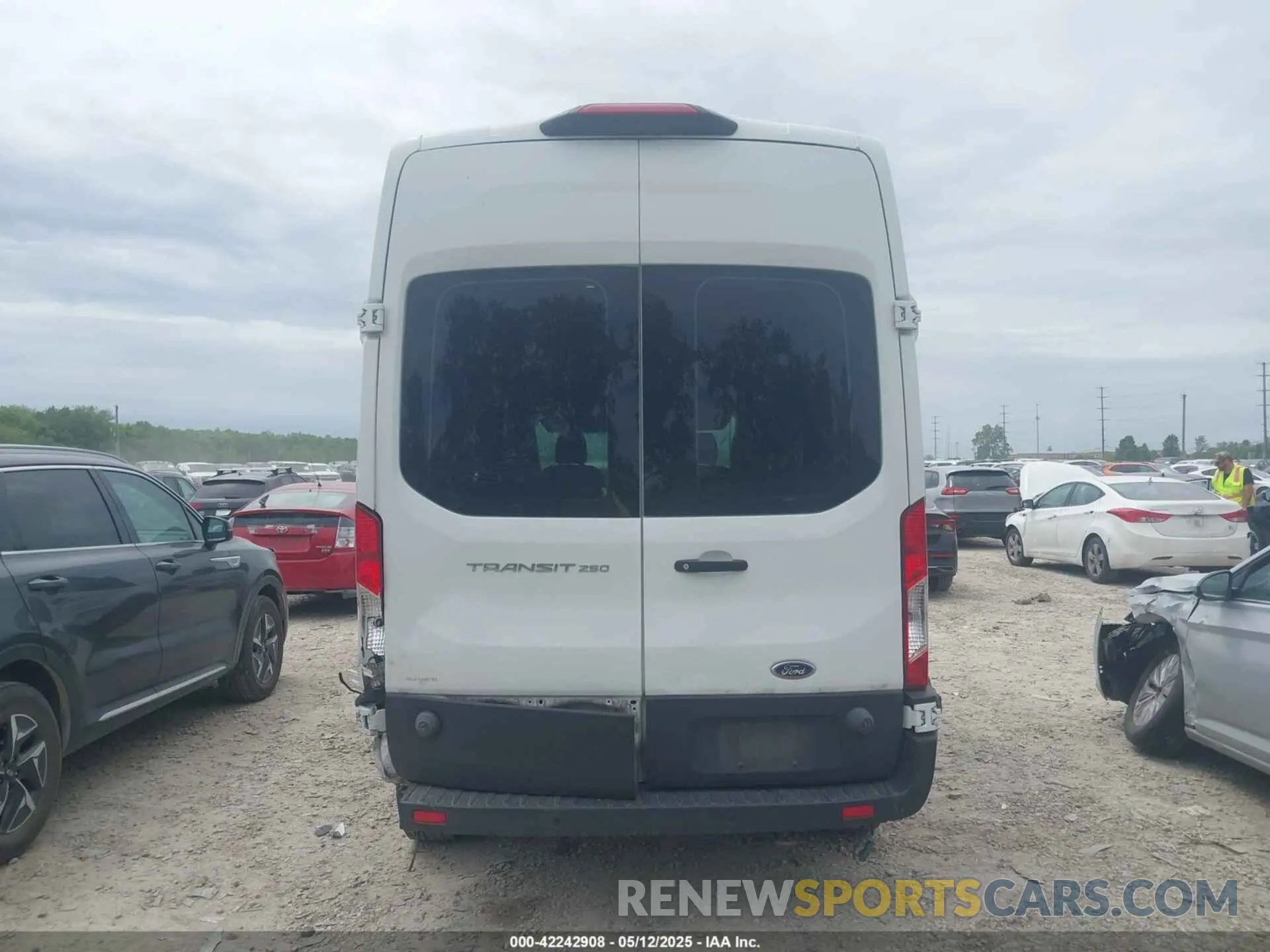 17 Photograph of a damaged car 1FTYR2XM6KKB14847 FORD TRANSIT-250 2019
