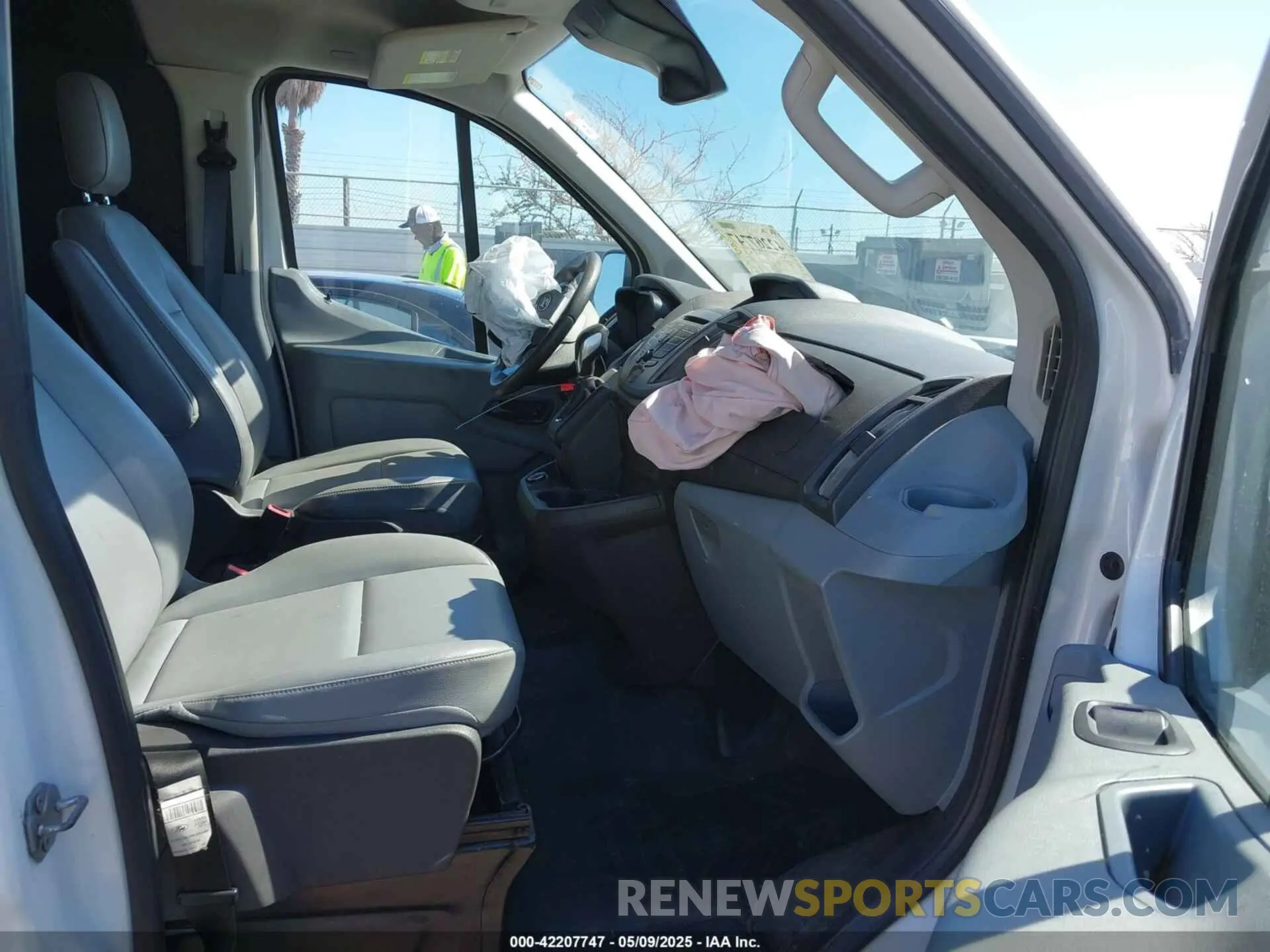 5 Photograph of a damaged car 1FTYR2YM2KKA85216 FORD TRANSIT-250 2019